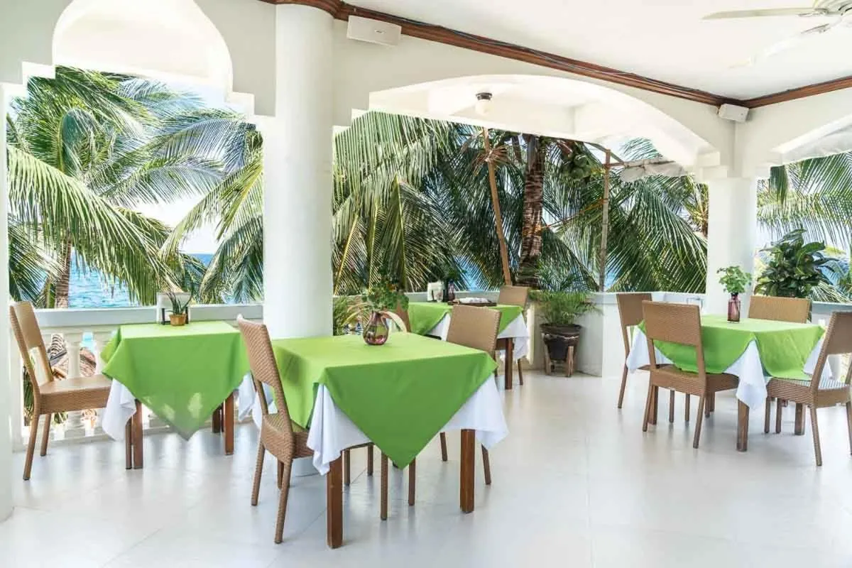 Restaurant/places to eat in The Beach House Carabao Island