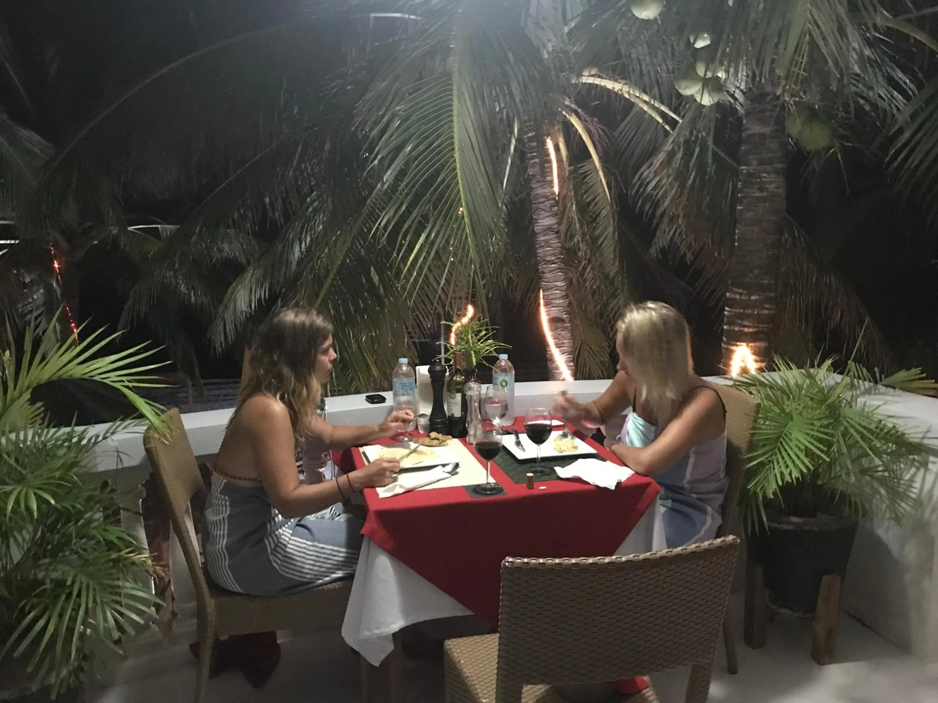 Restaurant/places to eat in The Beach House Carabao Island