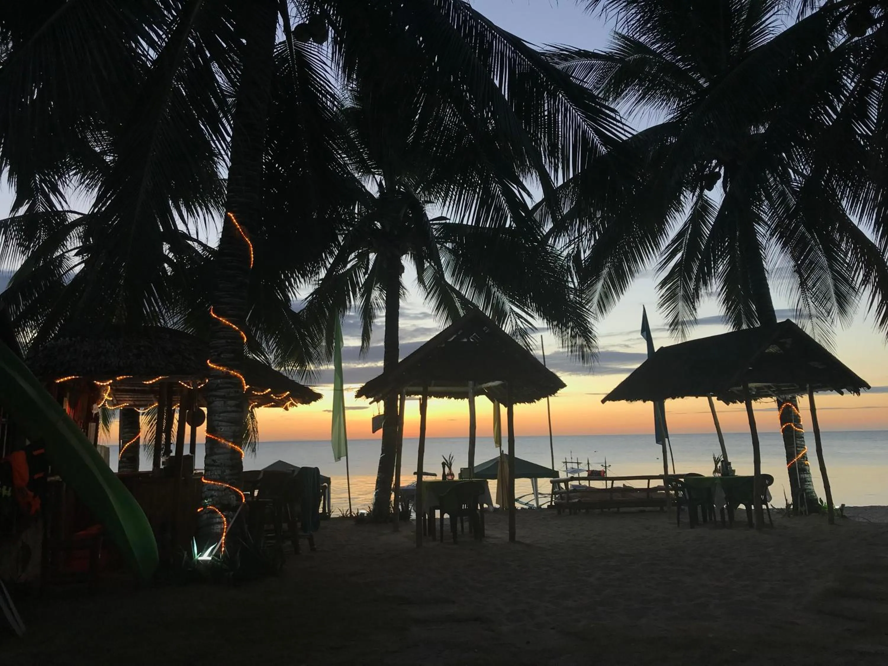 Restaurant/places to eat in The Beach House Carabao Island