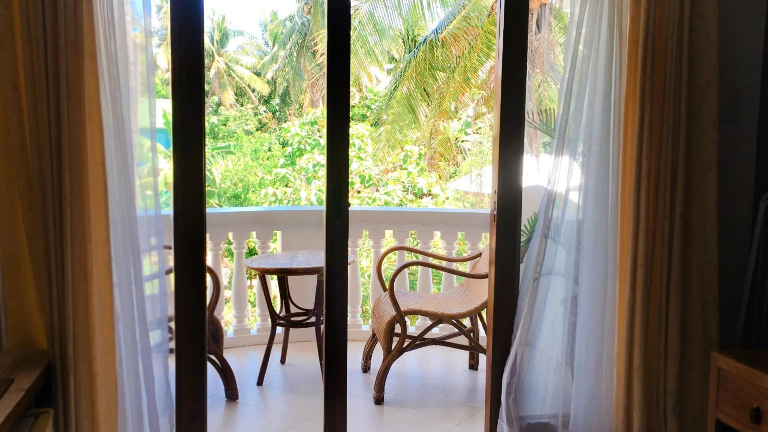 Patio in The Beach House Carabao Island