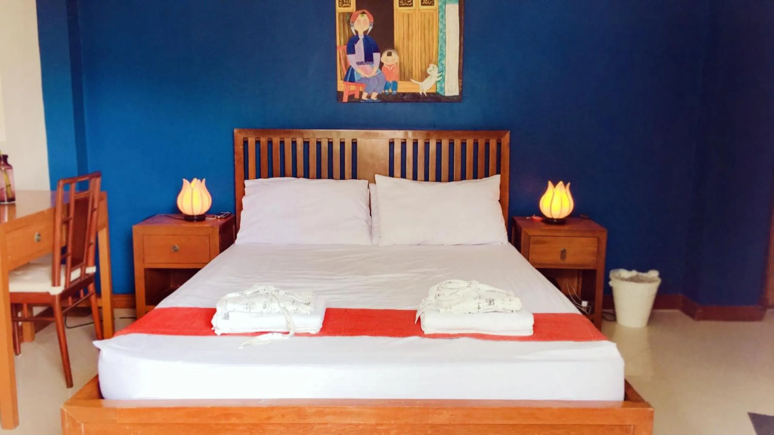 Bed in The Beach House Carabao Island