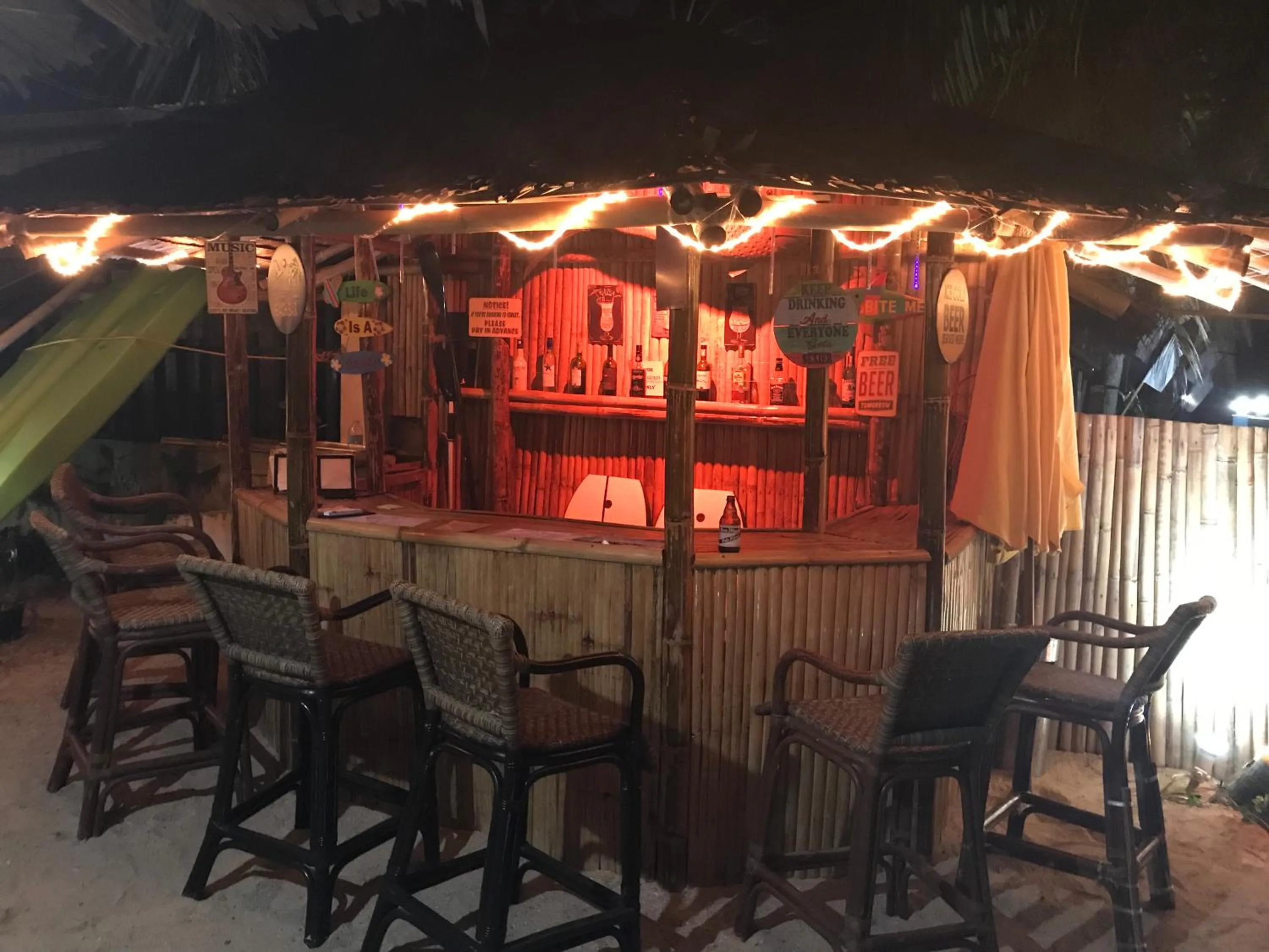 Restaurant/places to eat in The Beach House Carabao Island