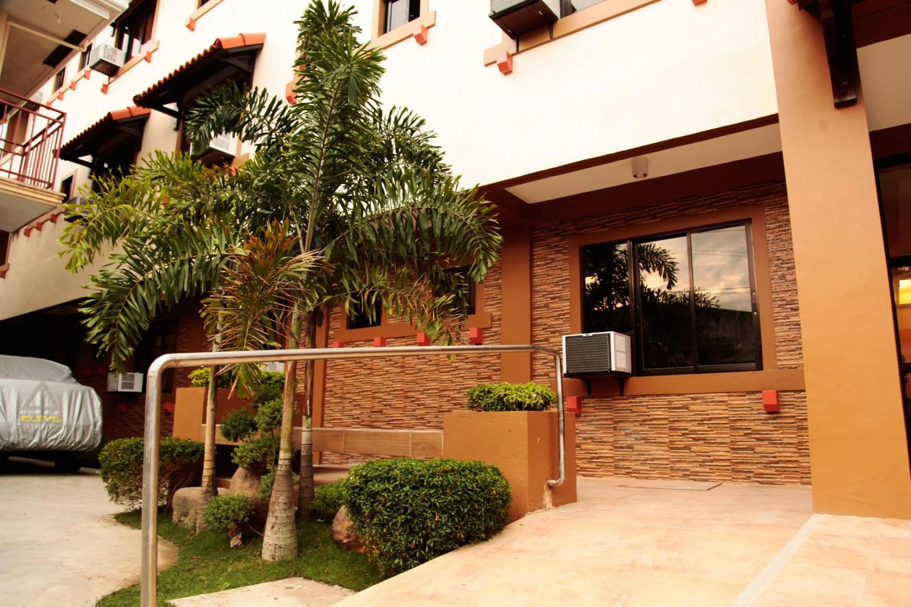 Facade/entrance in Optimum Pension House