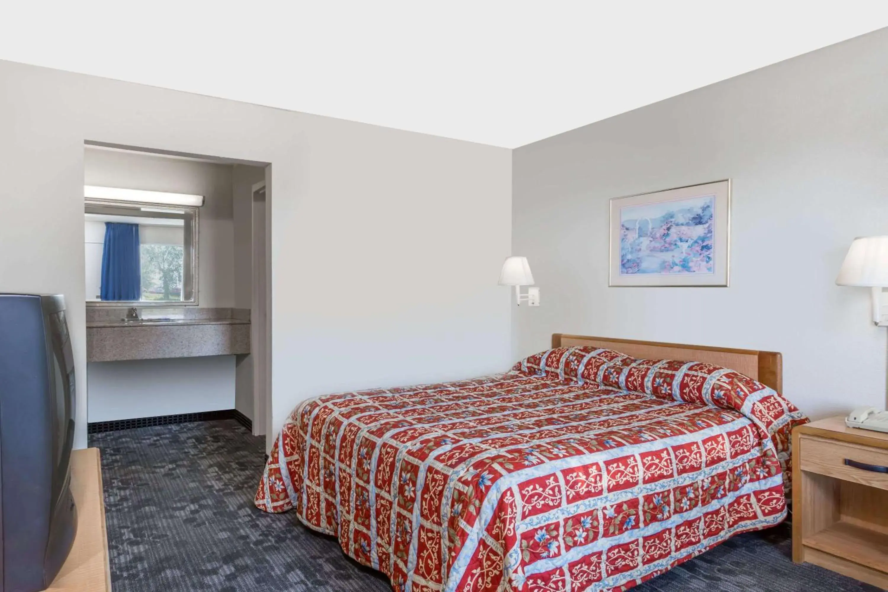 Photo of the whole room, Bed in Knights Inn - Fredericksburg Photo of the whole room, Bed in Knights Inn - Fredericksburg