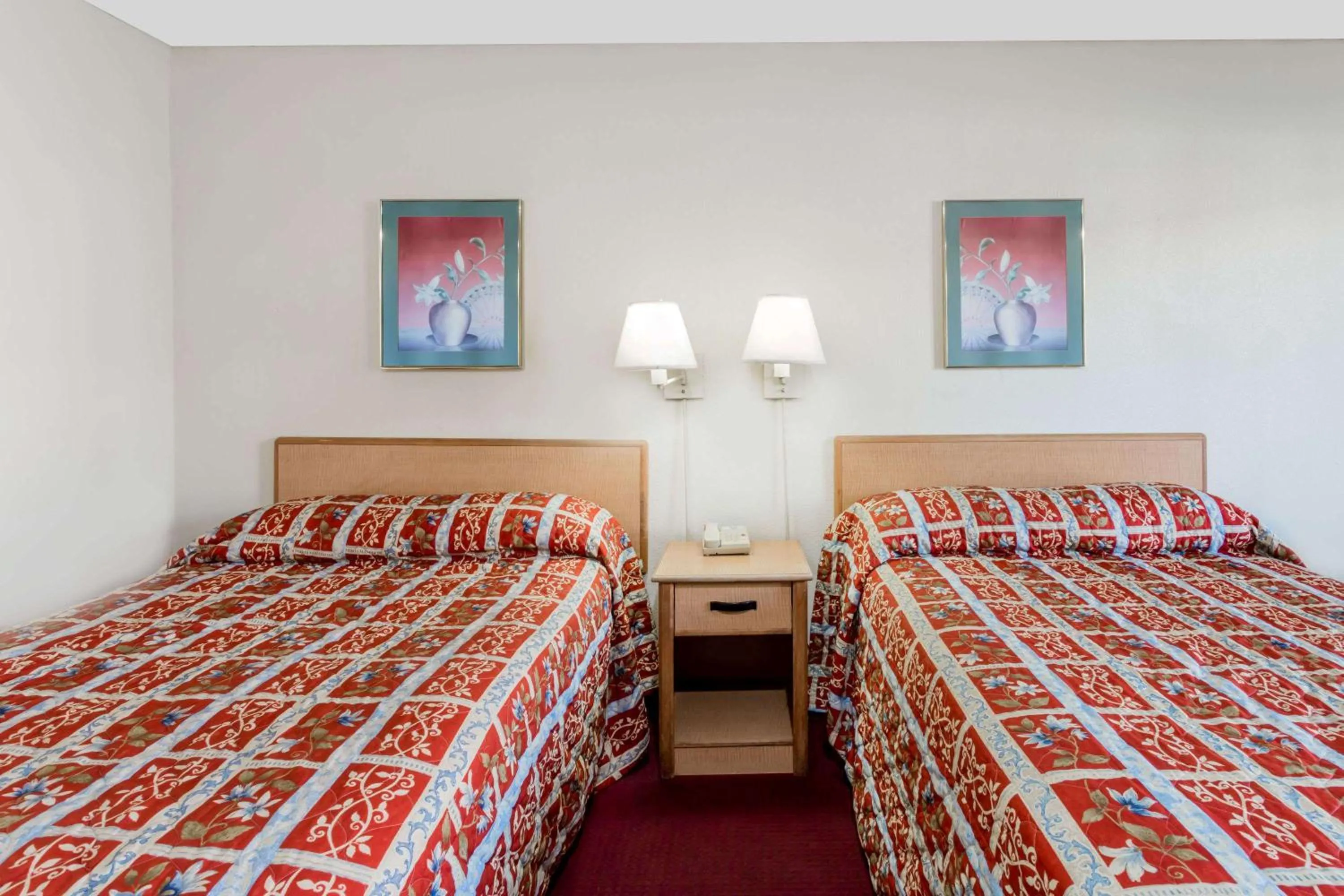 Bed in Knights Inn - Fredericksburg