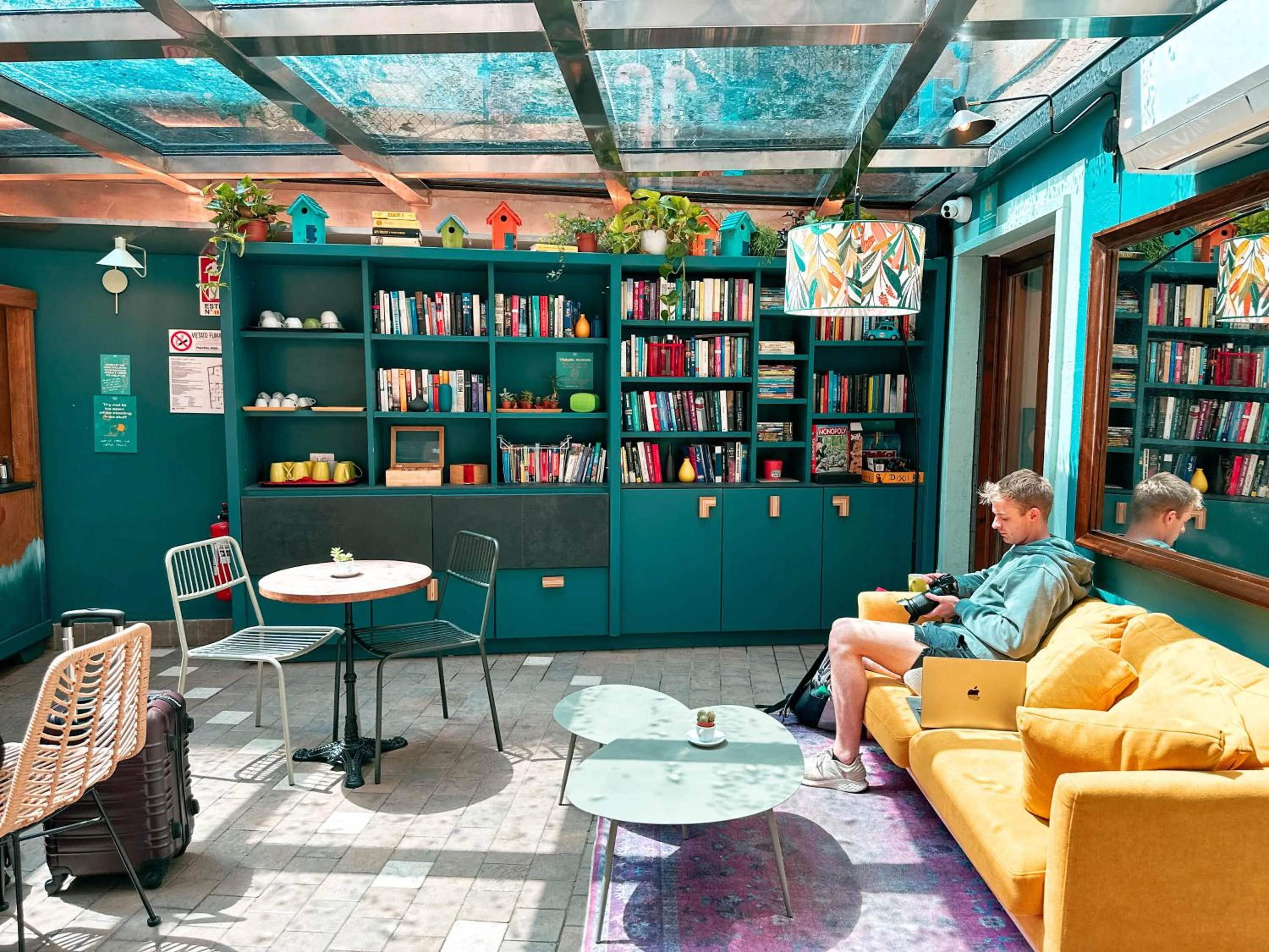 Communal lounge/ TV room in Ostello Bello Milano Duomo