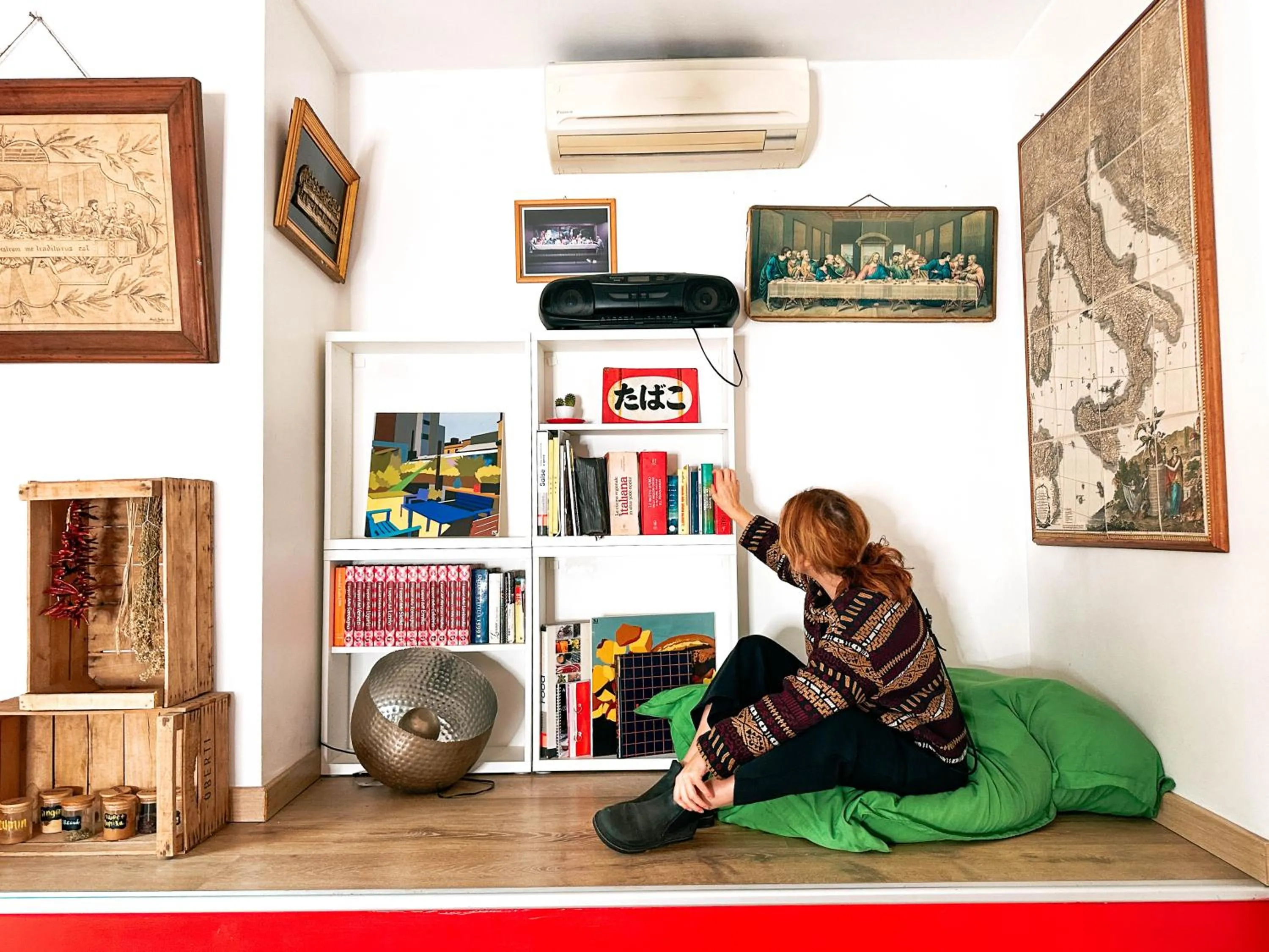 Communal kitchen in Ostello Bello Milano Duomo