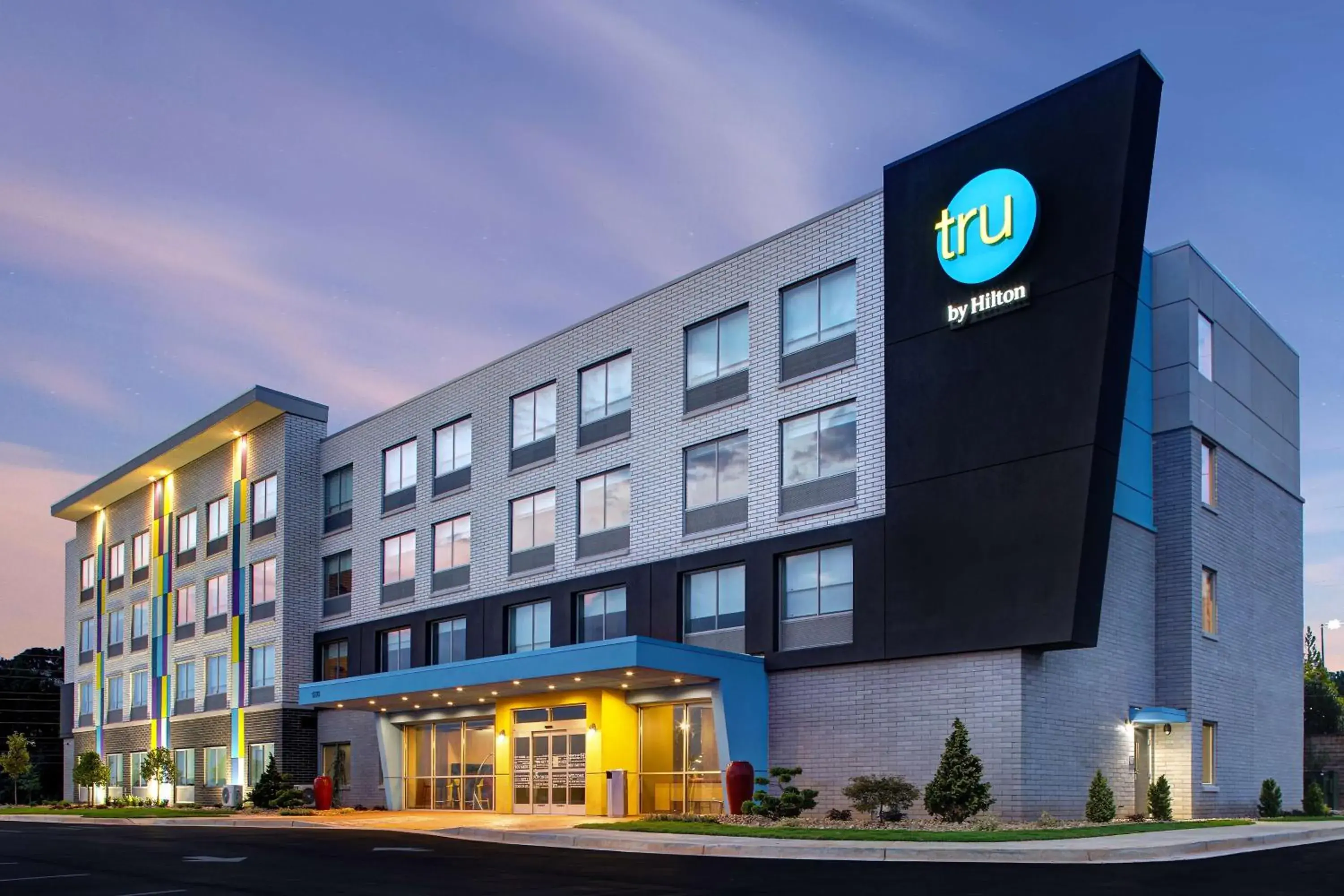Property building in Tru by Hilton Lithia Springs, GA Property building in Tru by Hilton Lithia Springs, GA