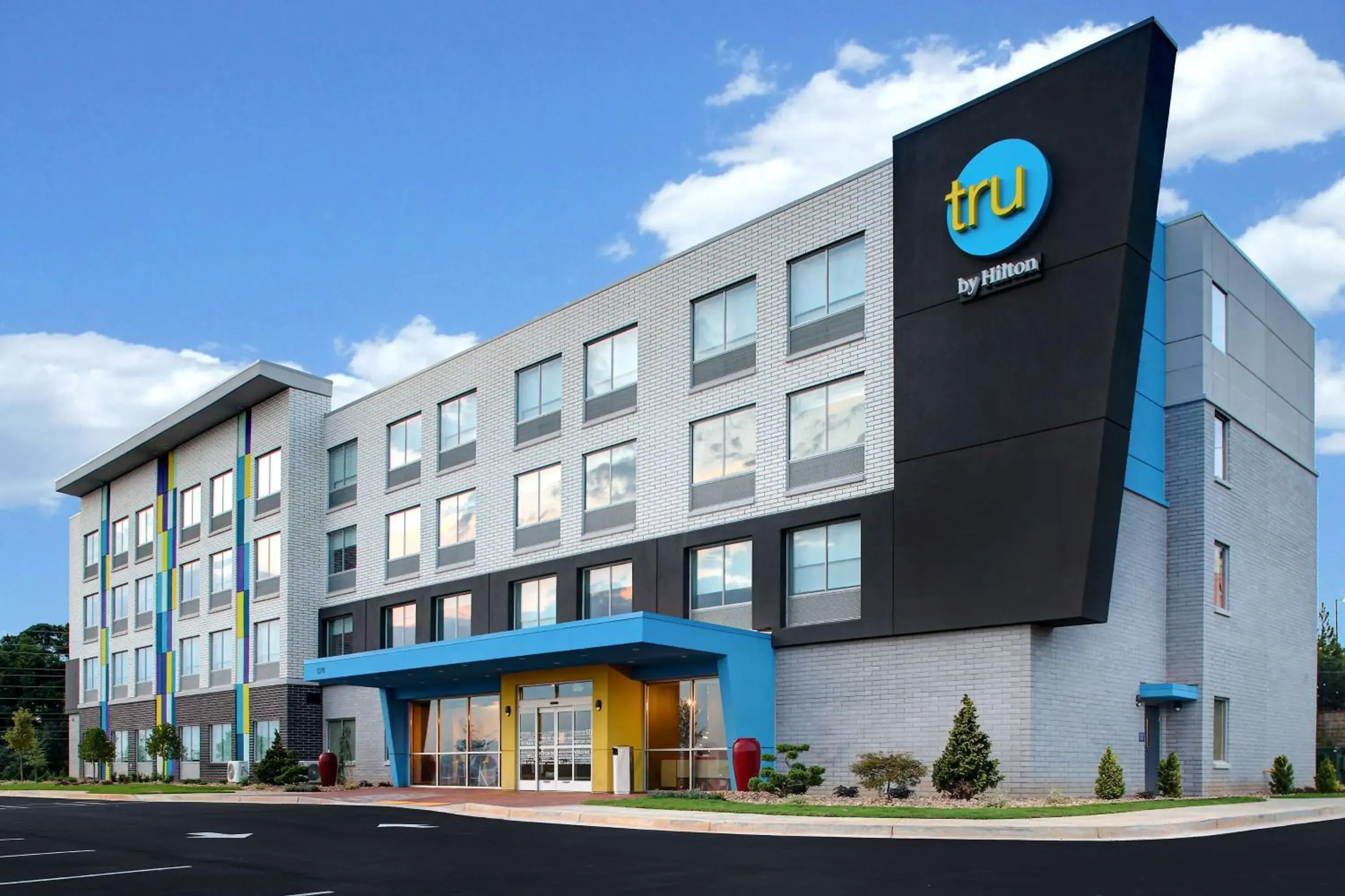 Property building in Tru by Hilton Lithia Springs, GA Property building in Tru by Hilton Lithia Springs, GA