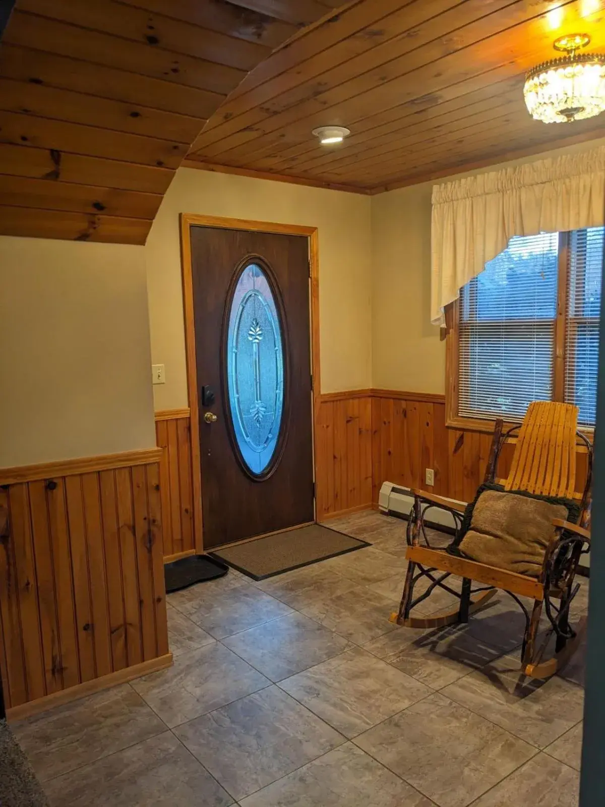 Facade/entrance in Rough Cut Lodge Facade/entrance in Rough Cut Lodge