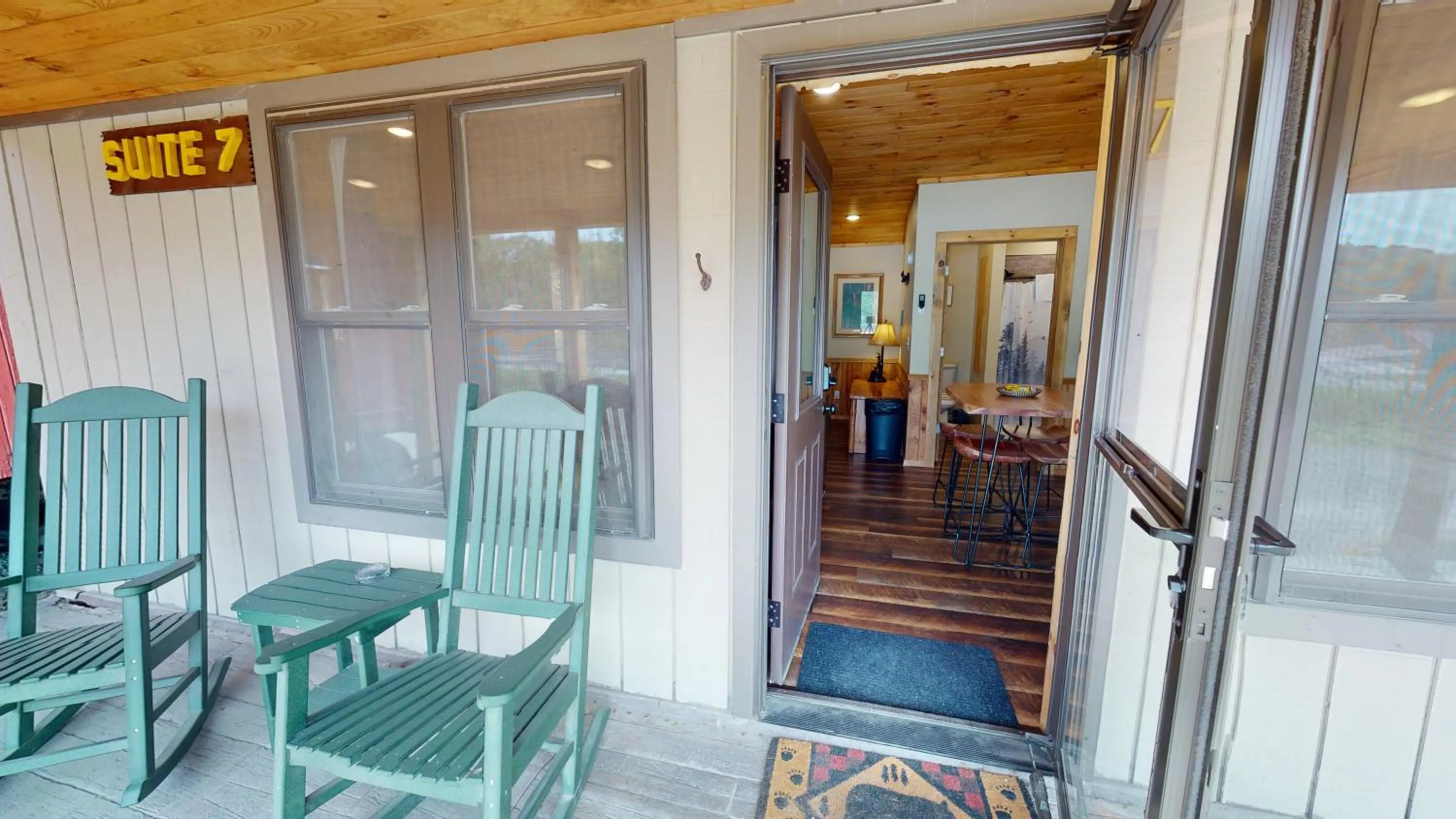 Facade/entrance in Rough Cut Lodge