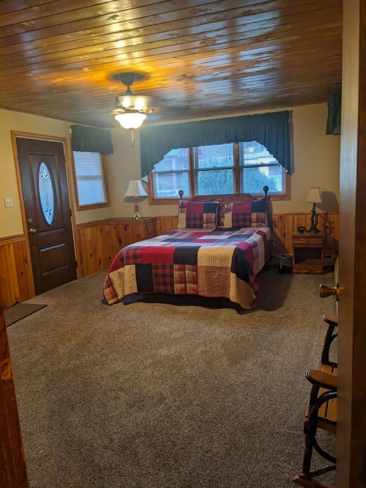 Balcony/Terrace, Bed in Rough Cut Lodge