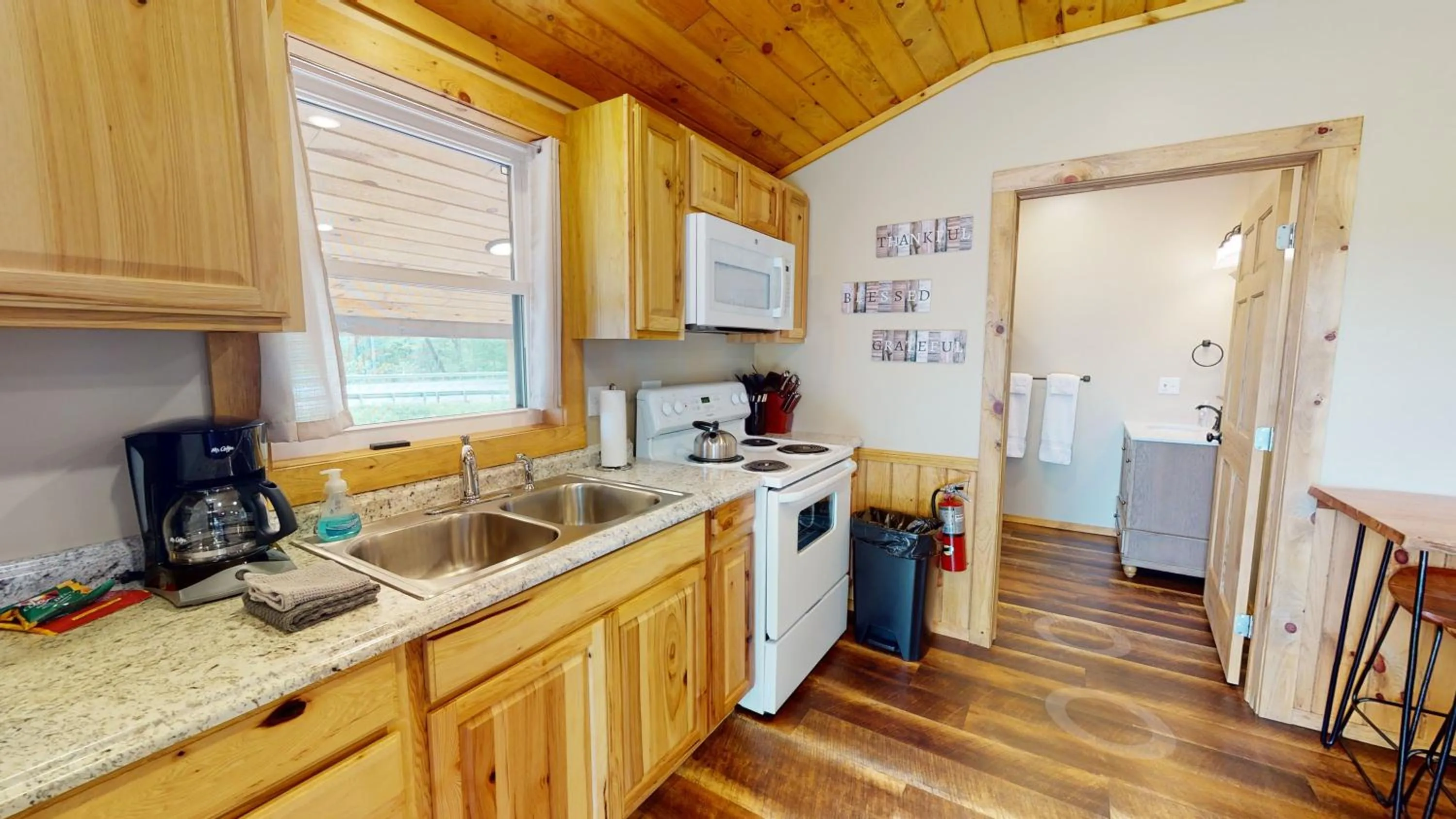 Kitchen or kitchenette in Rough Cut Lodge