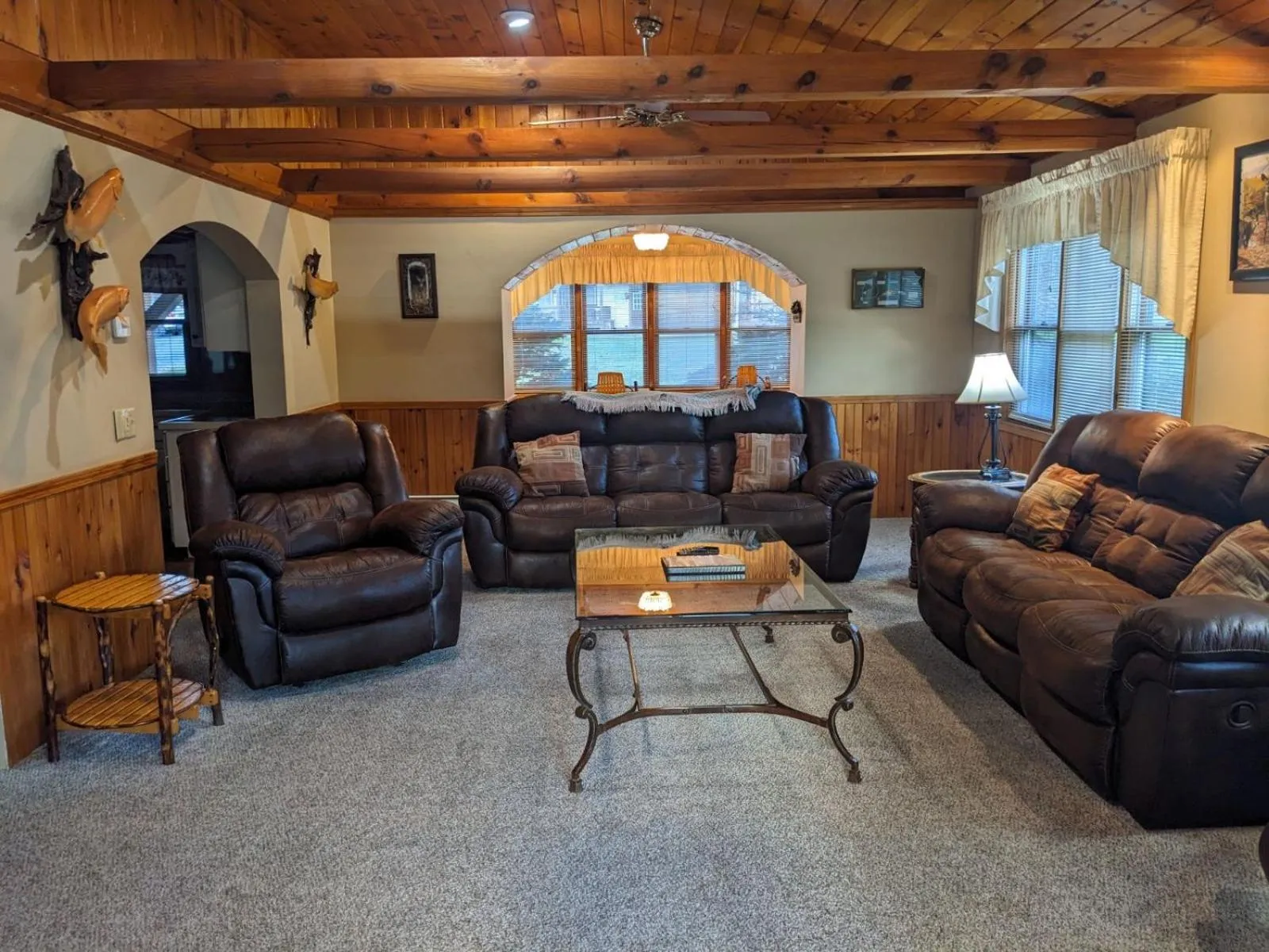 TV and multimedia in Rough Cut Lodge