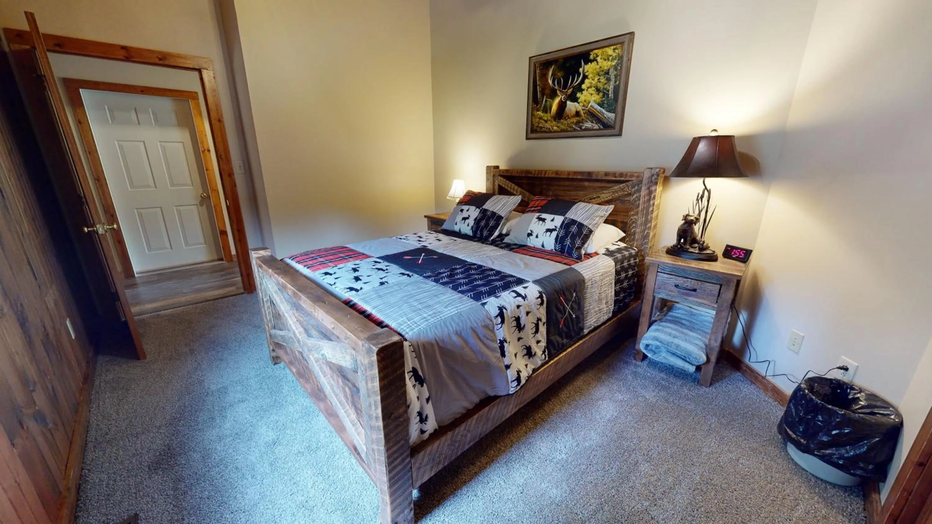Bedroom, Bed in Rough Cut Lodge