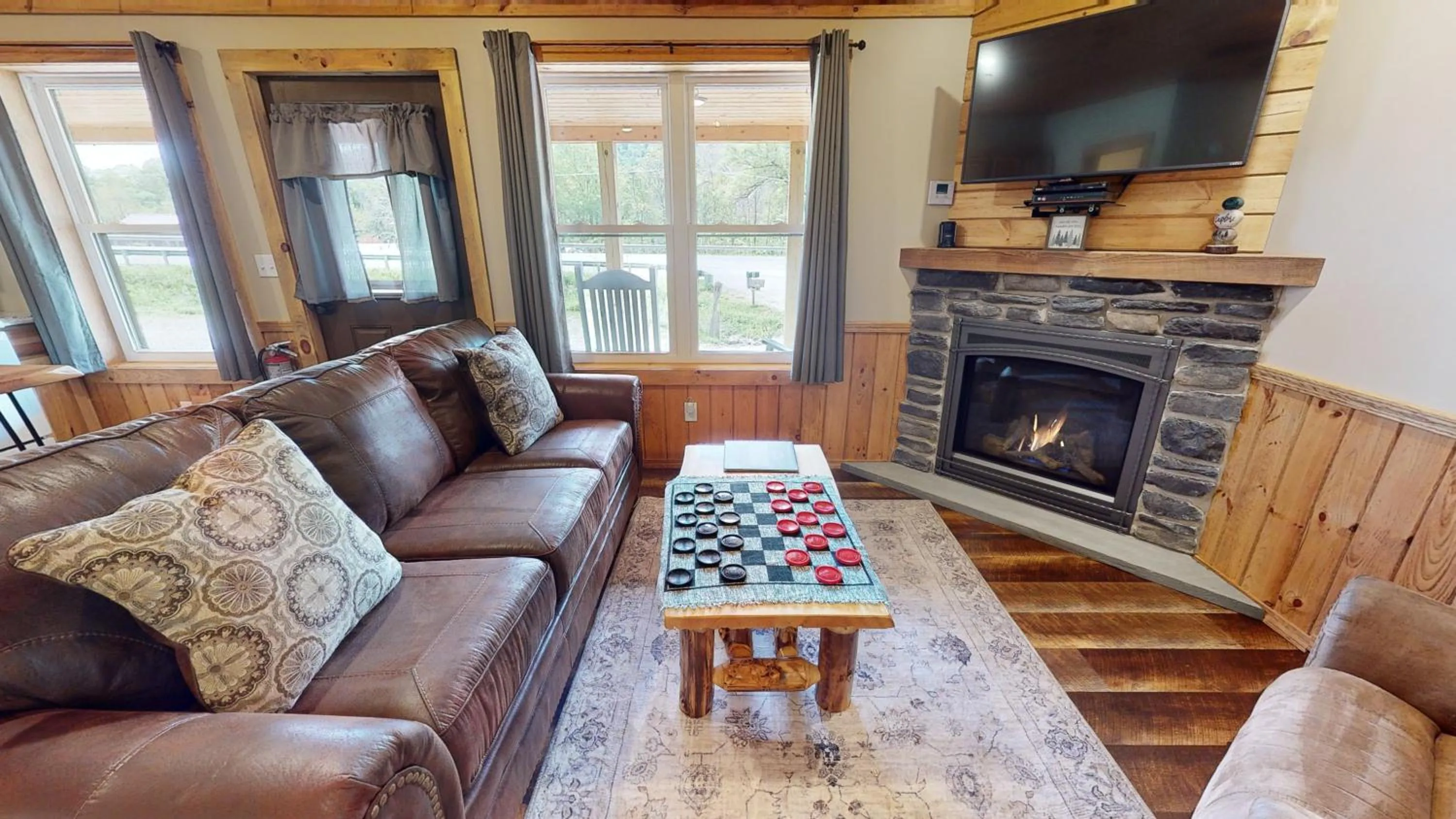 TV and multimedia in Rough Cut Lodge