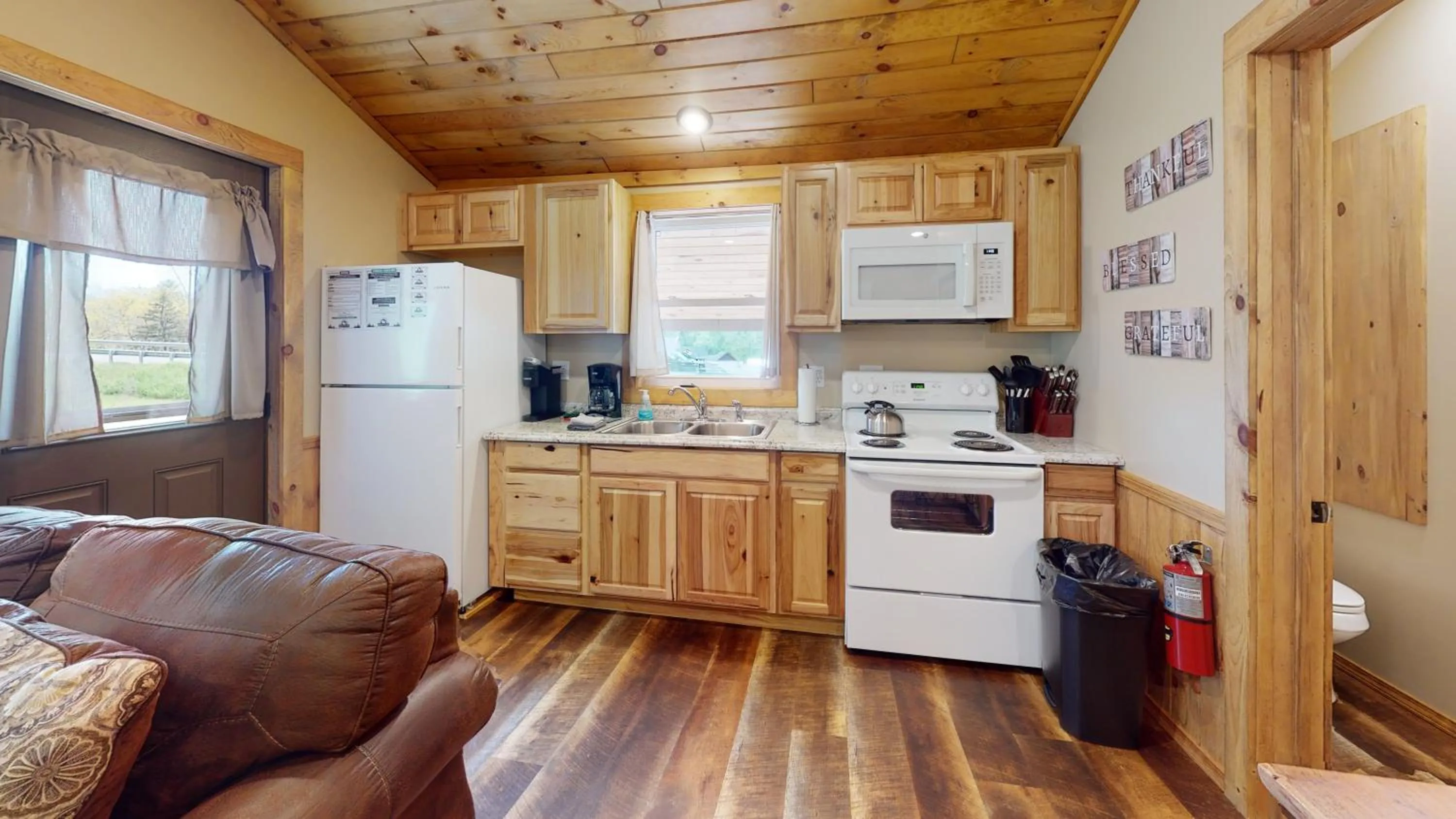 Coffee/tea facilities in Rough Cut Lodge