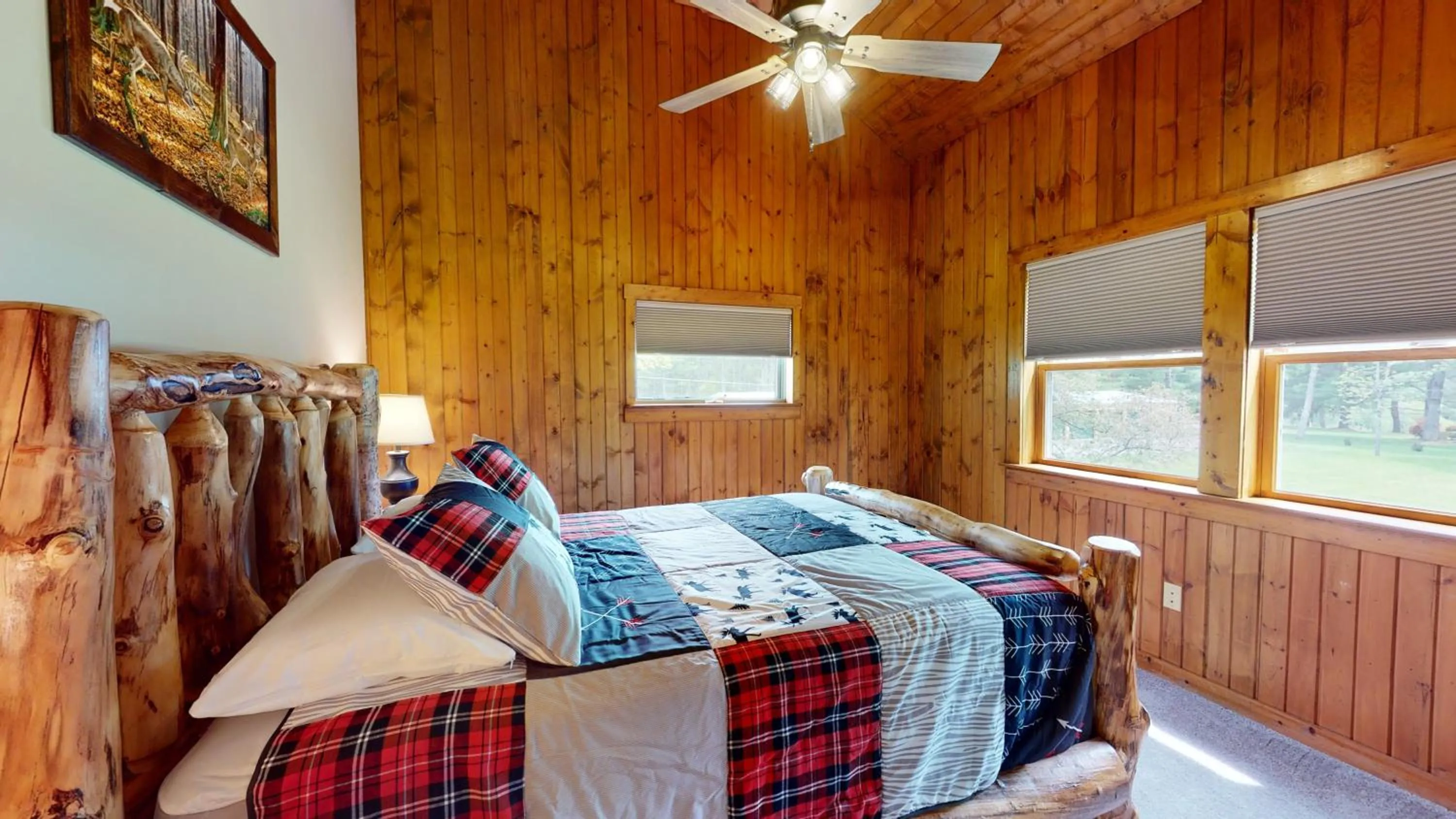 Bedroom, Bed in Rough Cut Lodge