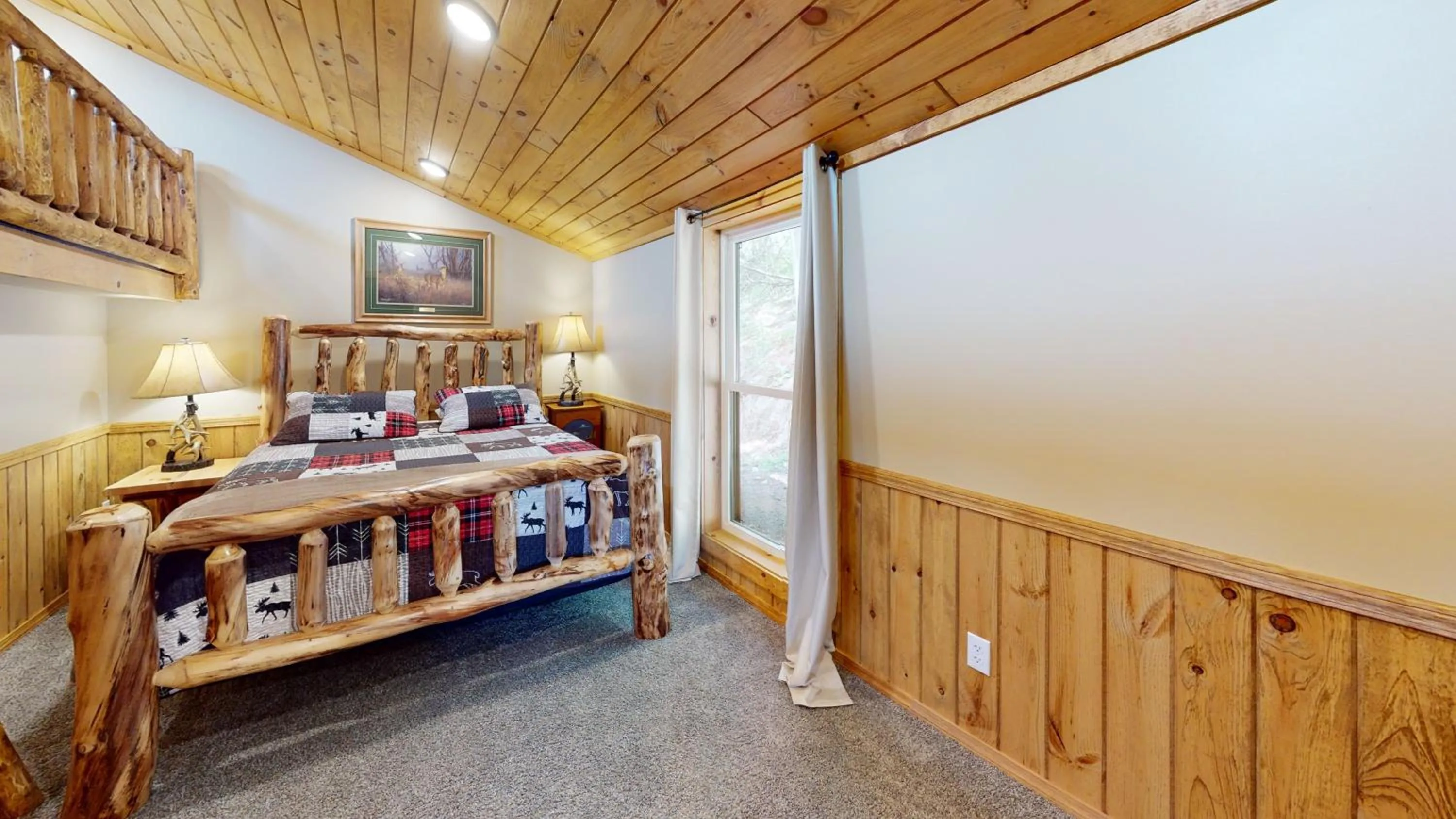 Bedroom, Bed in Rough Cut Lodge