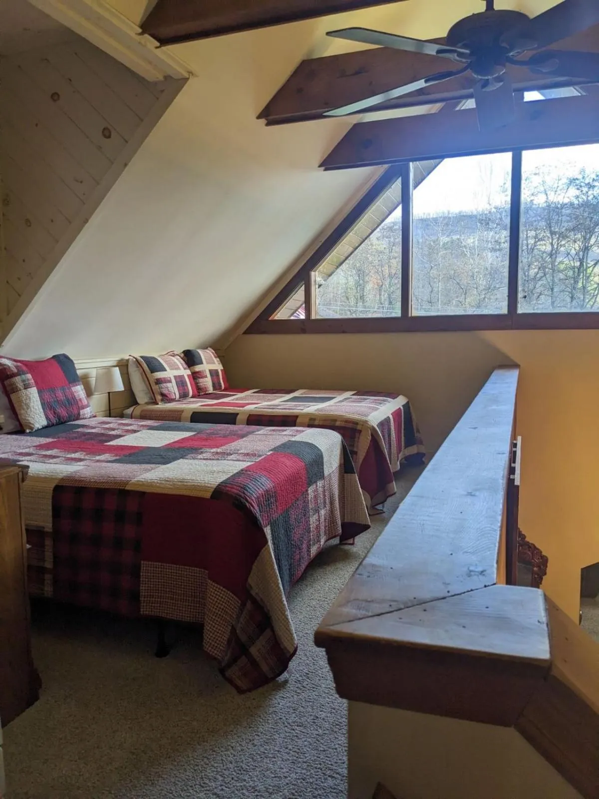 Bedroom, Bed in Rough Cut Lodge