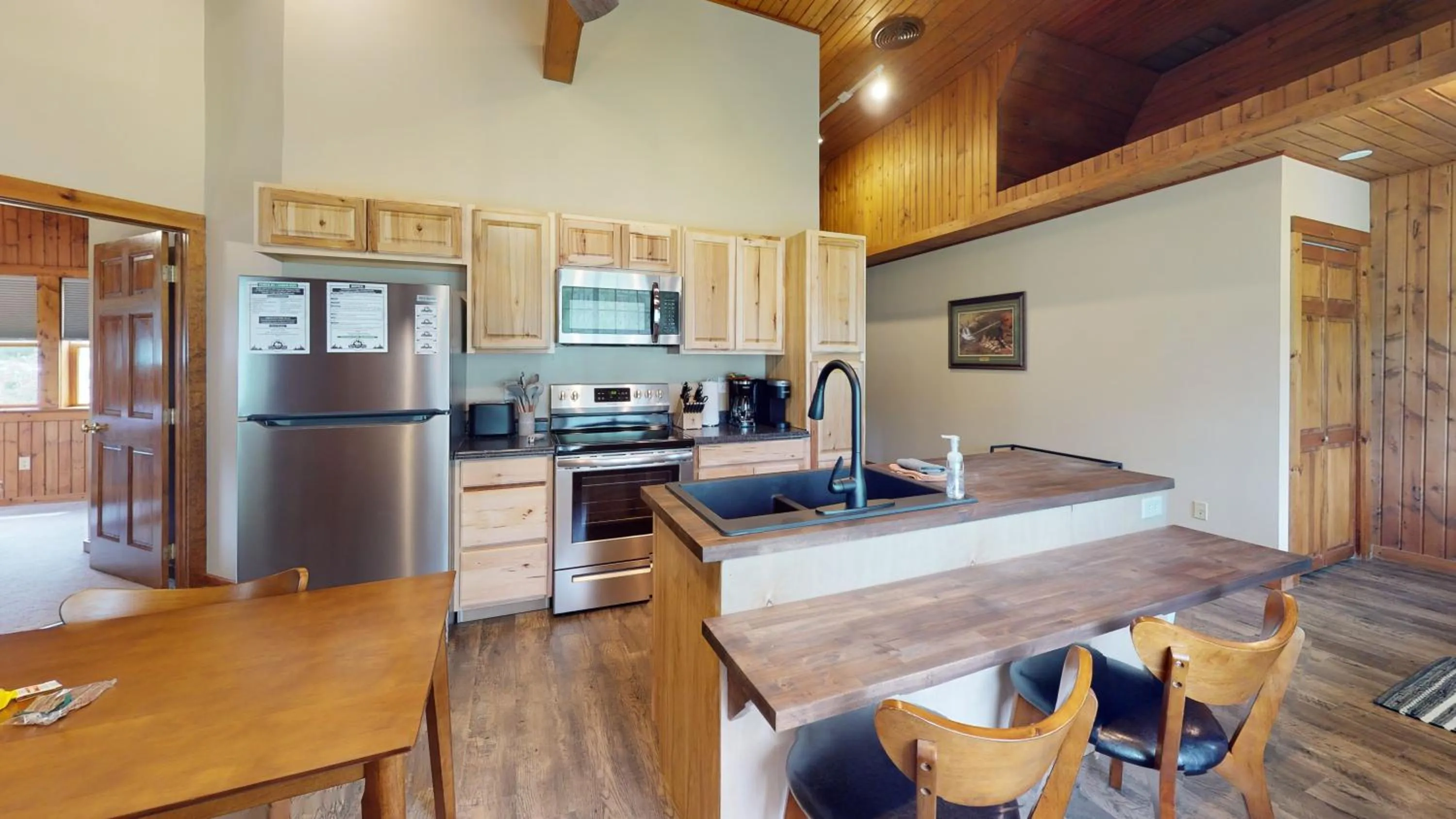 Kitchen or kitchenette in Rough Cut Lodge