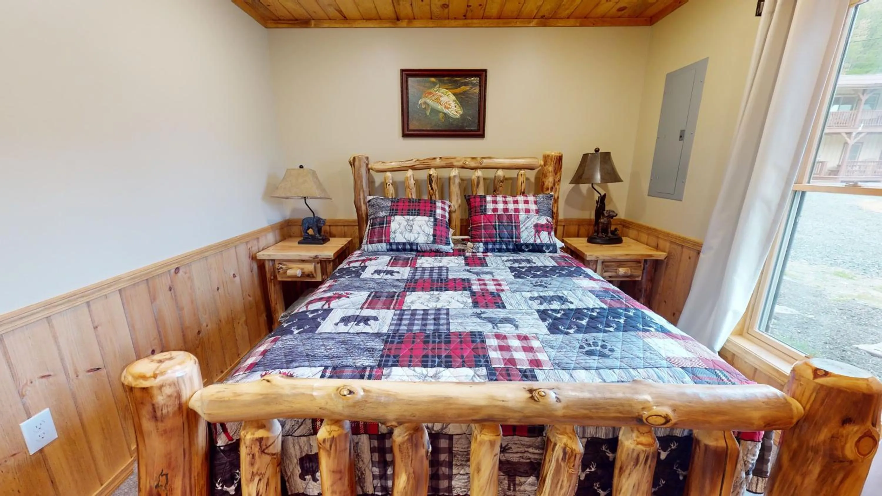 Bedroom, Bed in Rough Cut Lodge