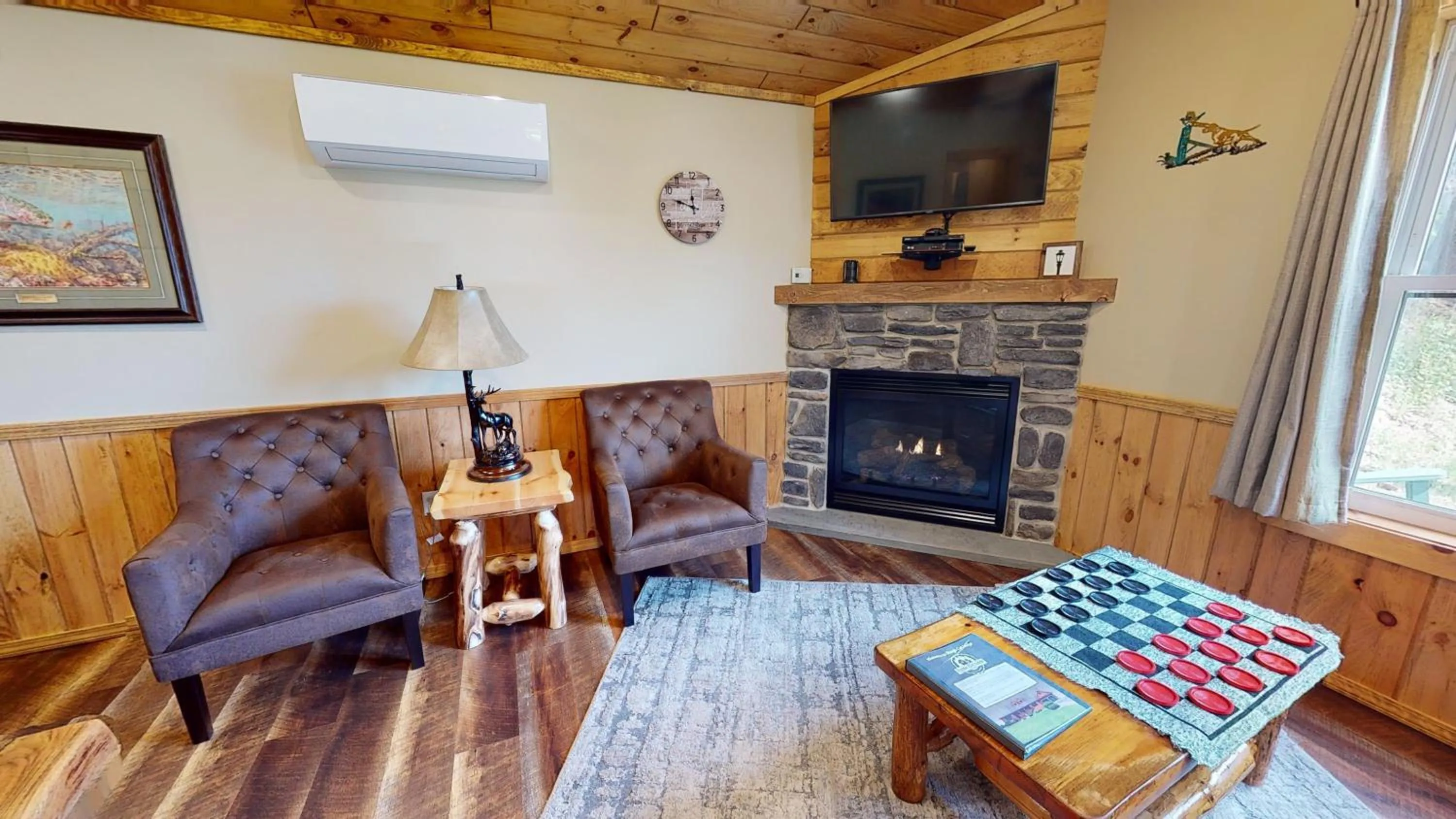 TV and multimedia in Rough Cut Lodge