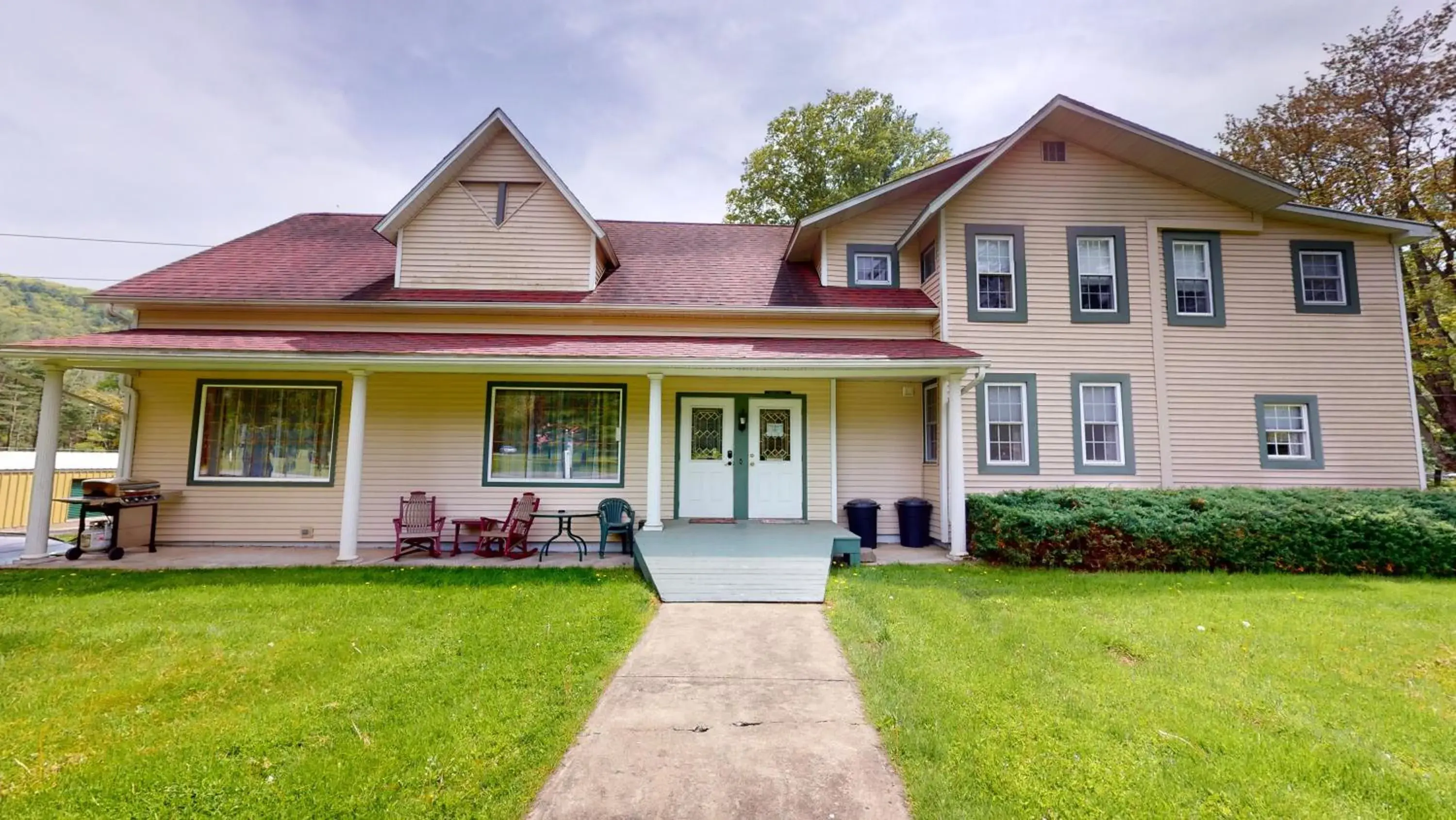 Property building in Rough Cut Lodge Property building in Rough Cut Lodge