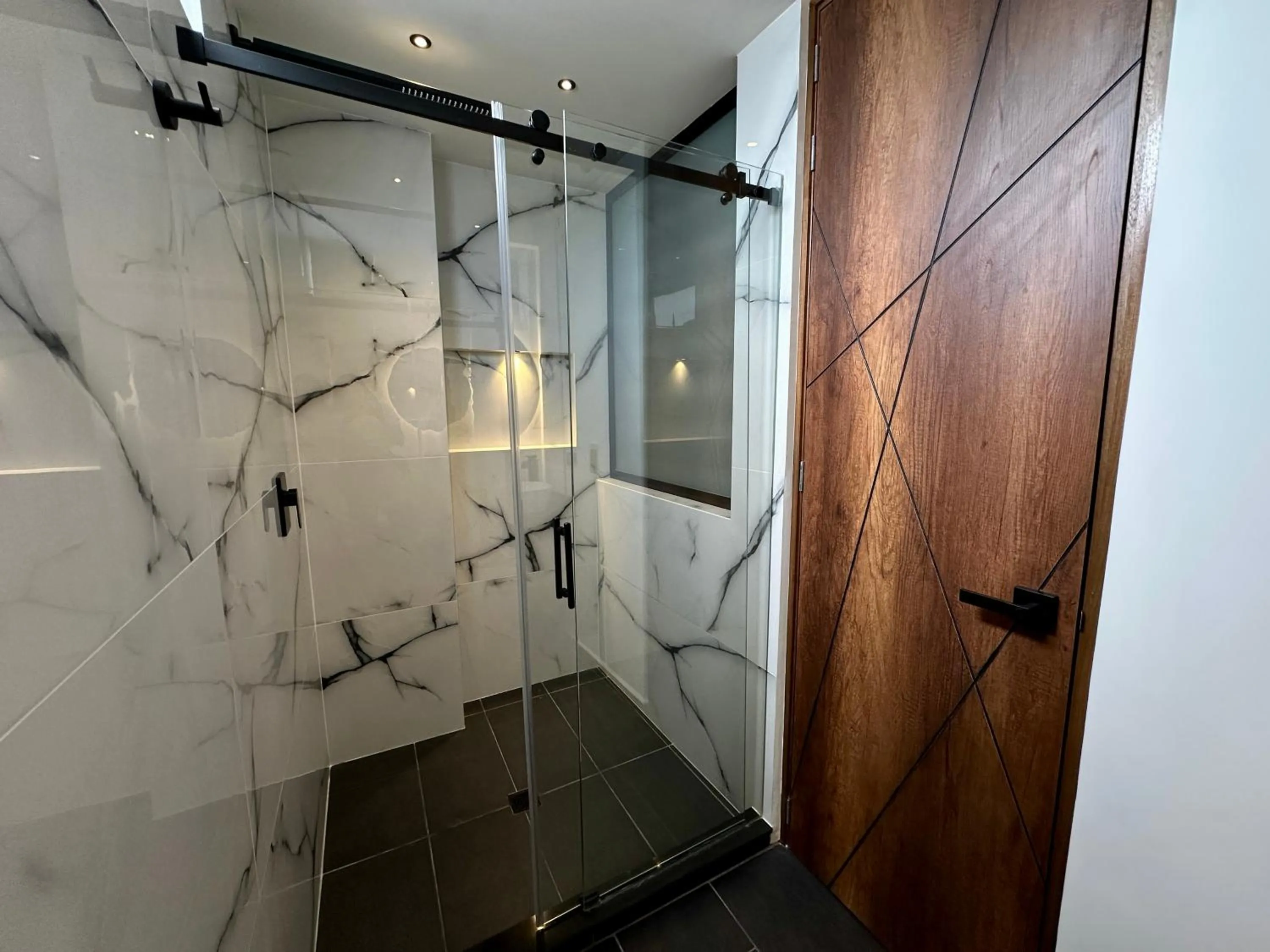 Shower in Rooca Urban