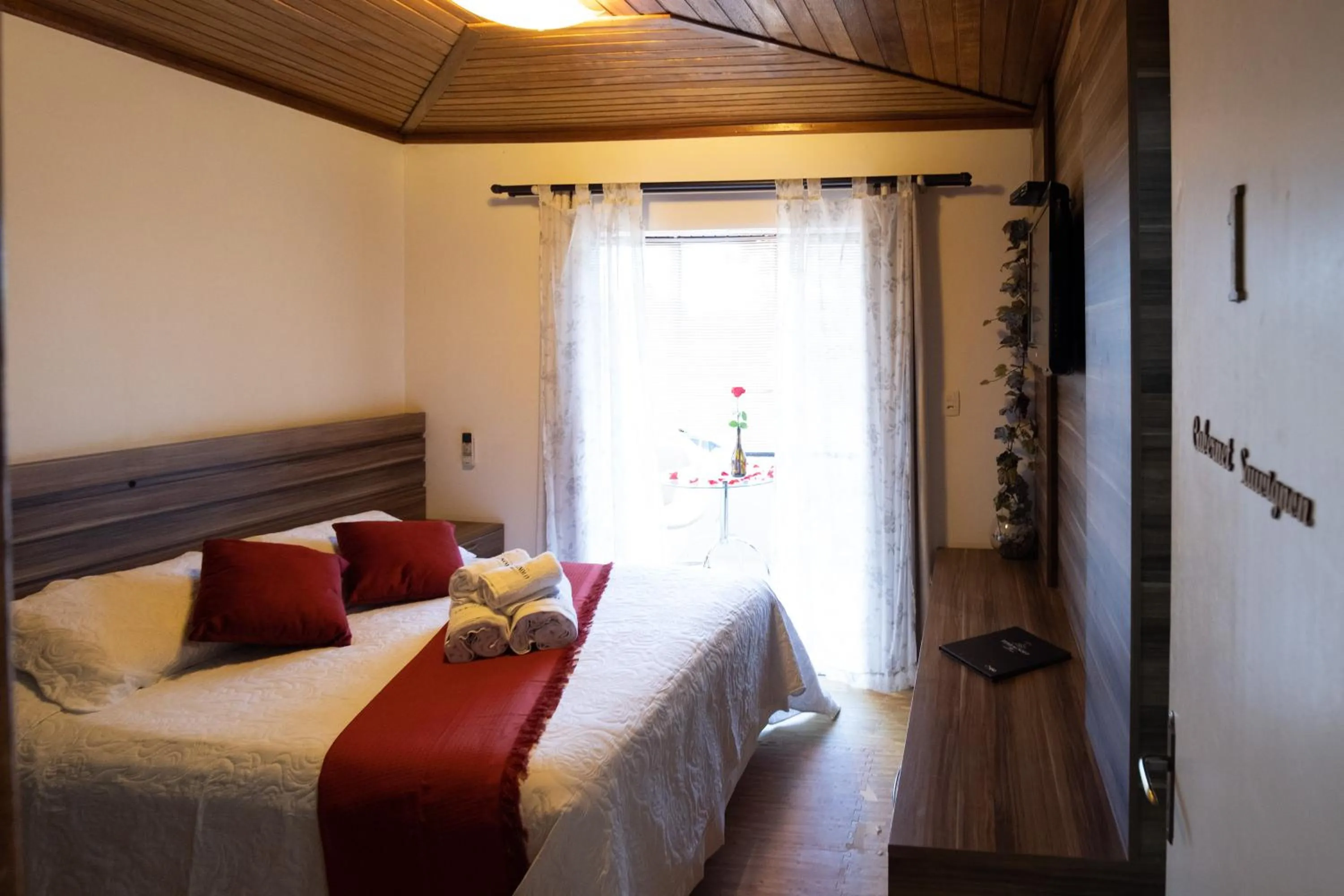 Queen Suite with Spa Bath - single occupancy in Vinícola & Pousada Terragnolo