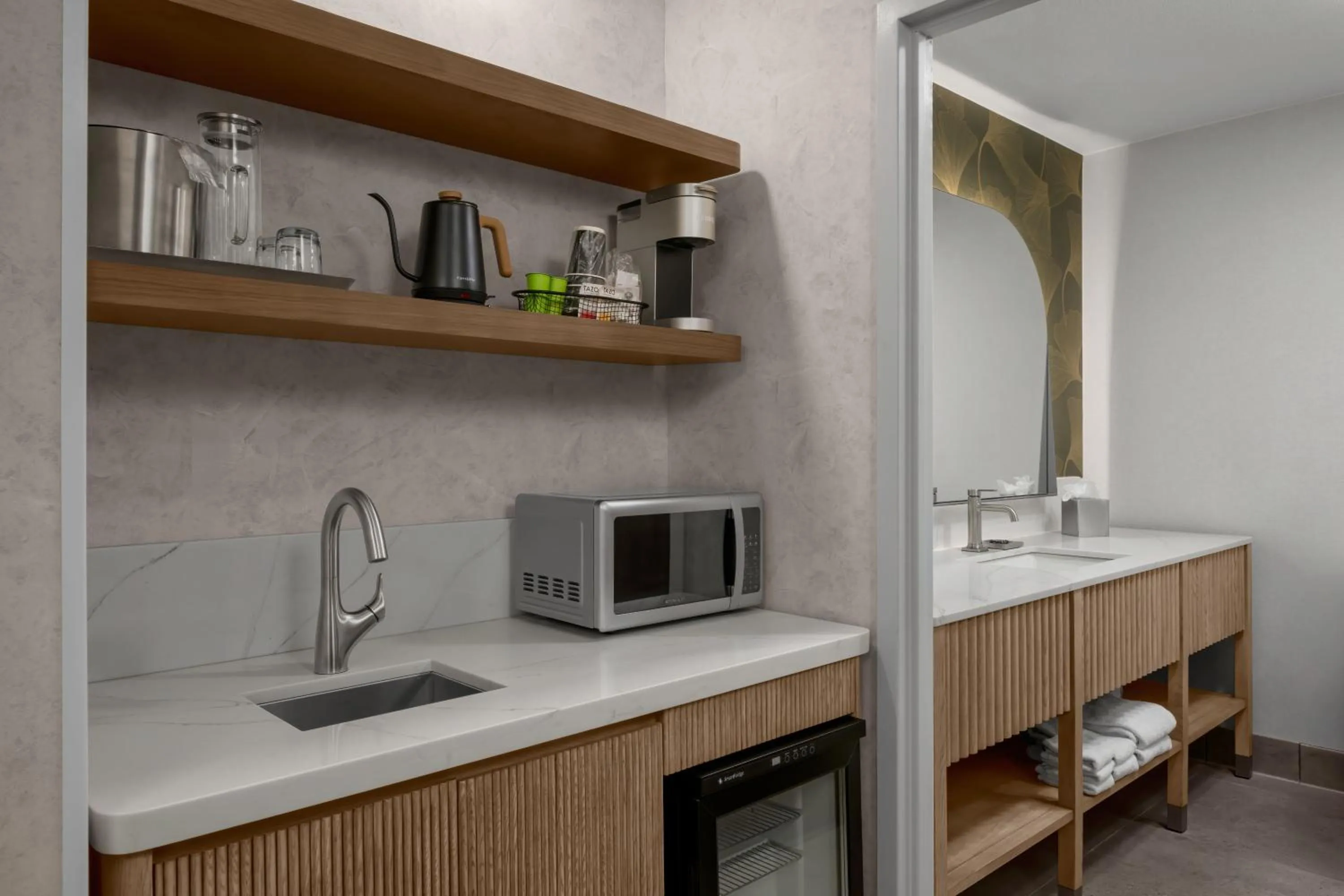 Coffee/tea facilities in The Grove Hotel