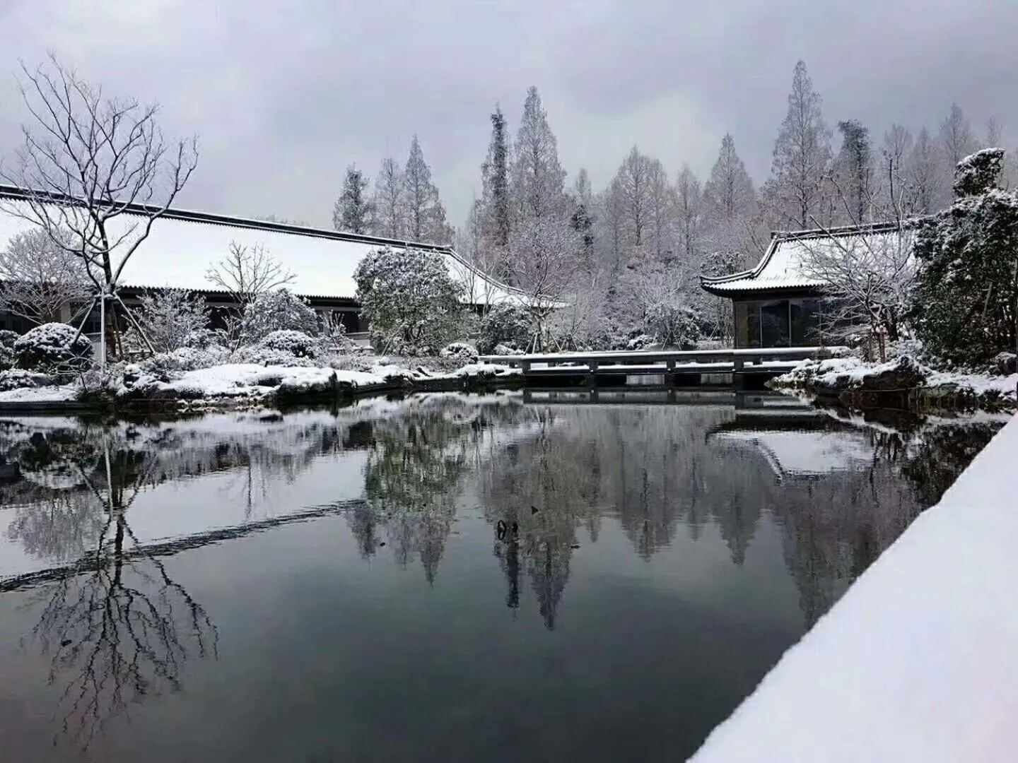 Winter in West Lake State Guest House