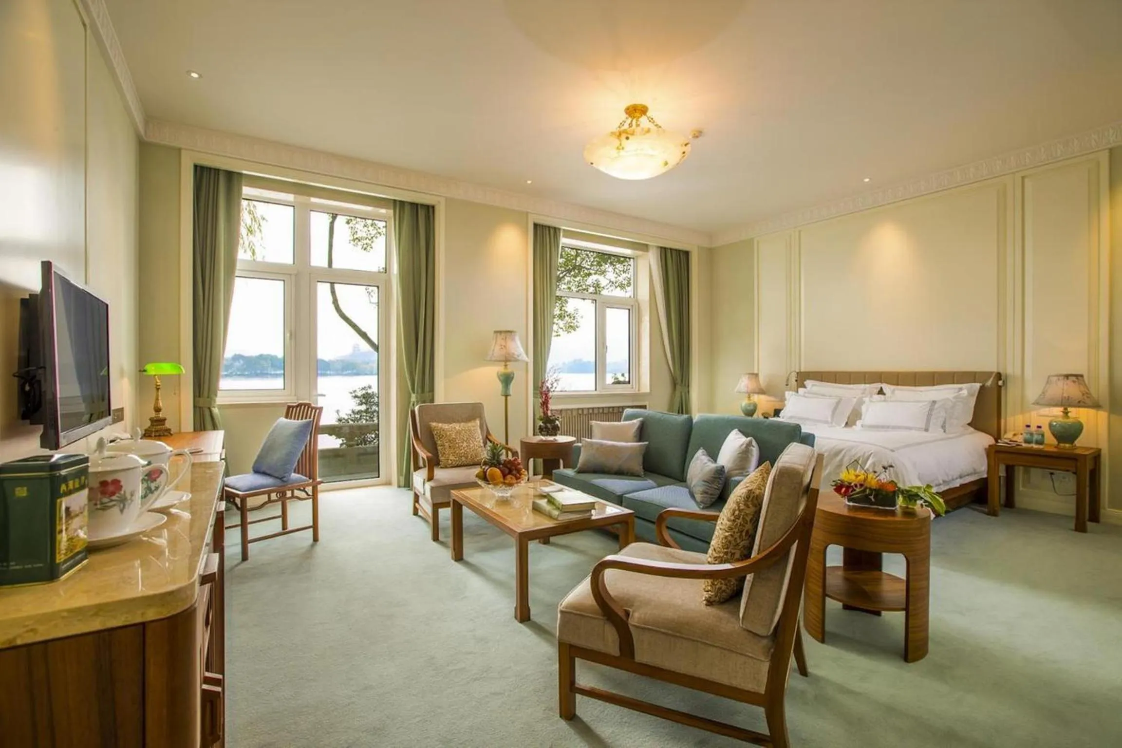 Photo of the whole room in West Lake State Guest House