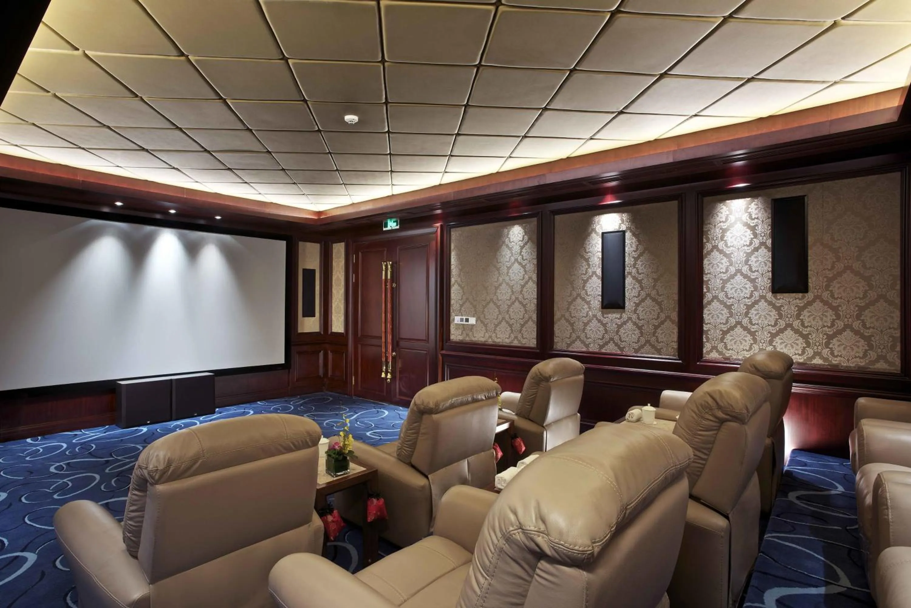 Communal lounge/ TV room in West Lake State Guest House