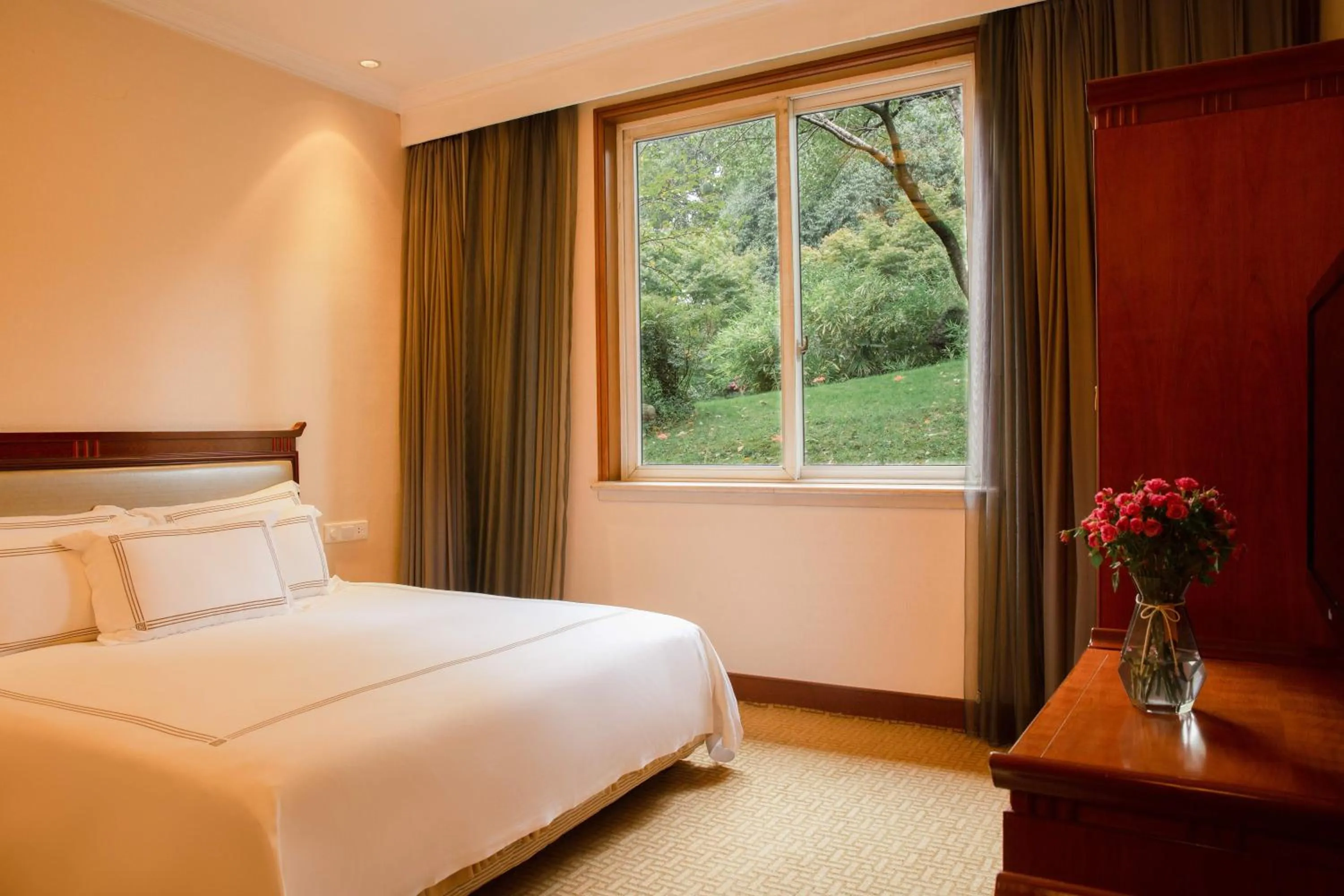 Decorative detail, Bed in West Lake State Guest House