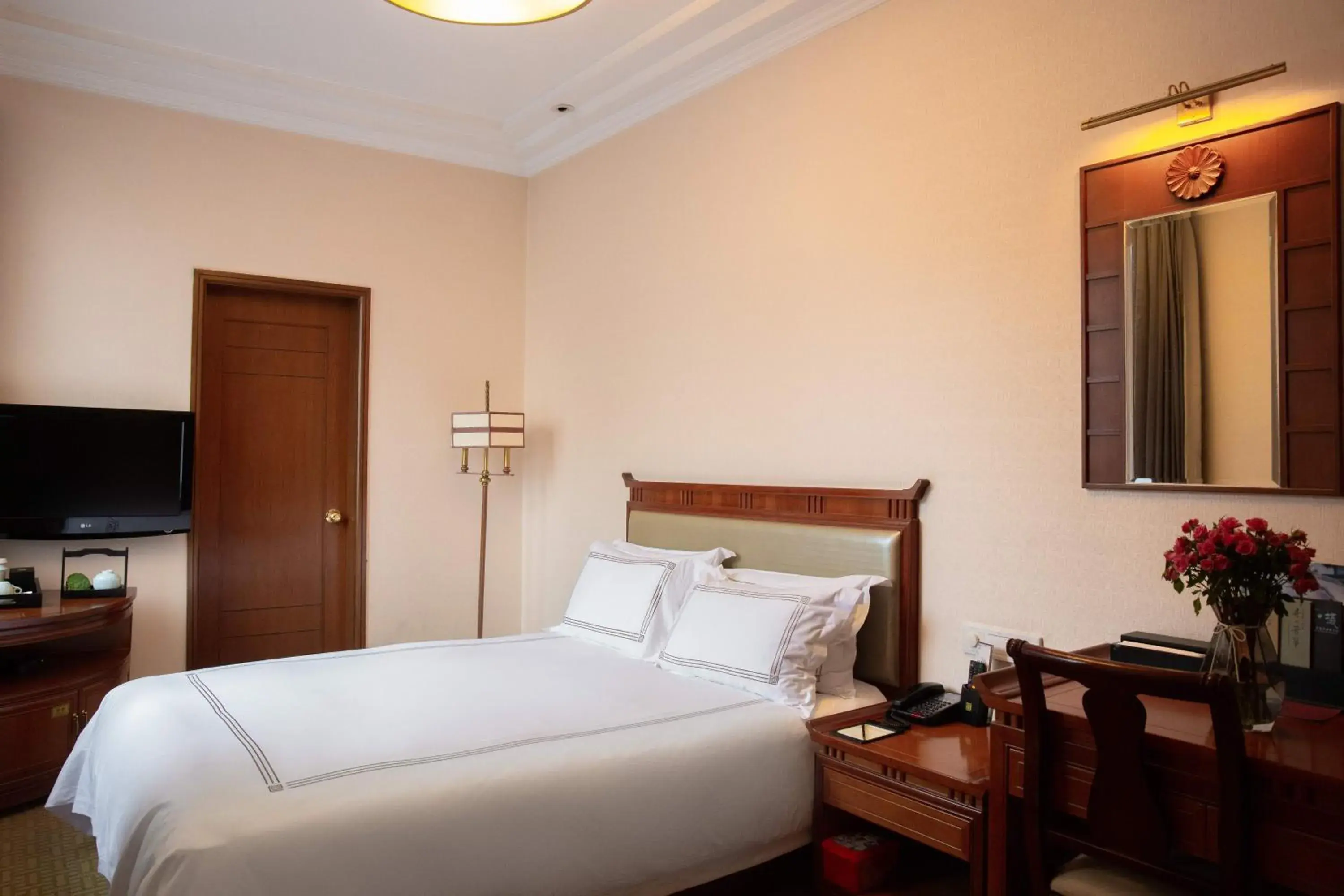 Photo of the whole room, Bed in West Lake State Guest House Photo of the whole room, Bed in West Lake State Guest House