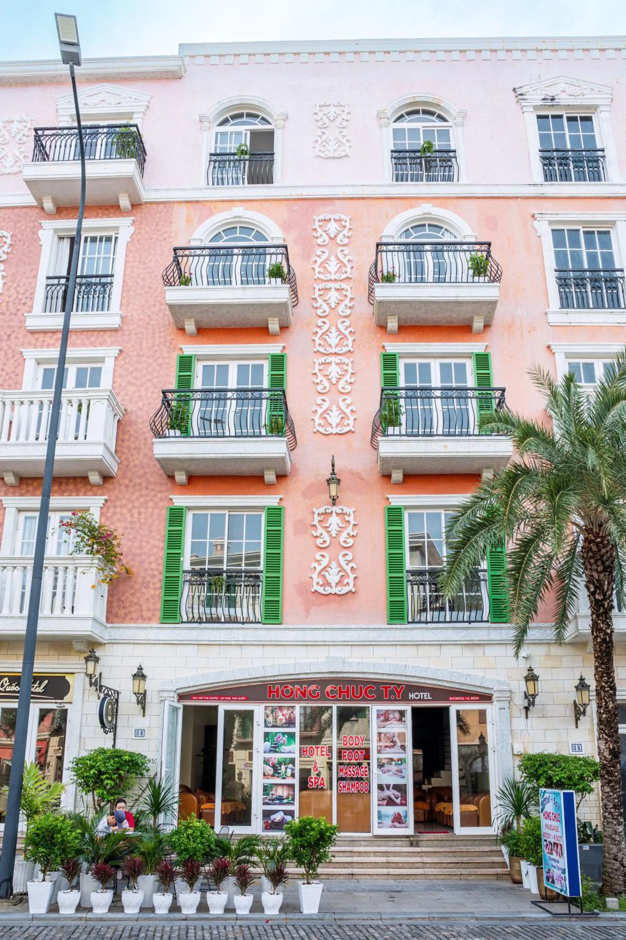 Facade/entrance in Hồng Chúc Hotel