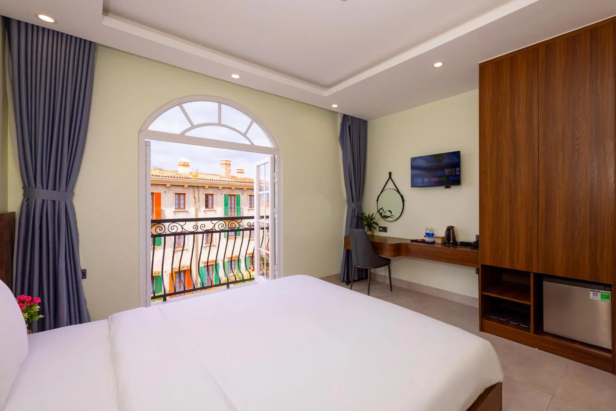 View (from property/room), Bed in Hồng Chúc Hotel