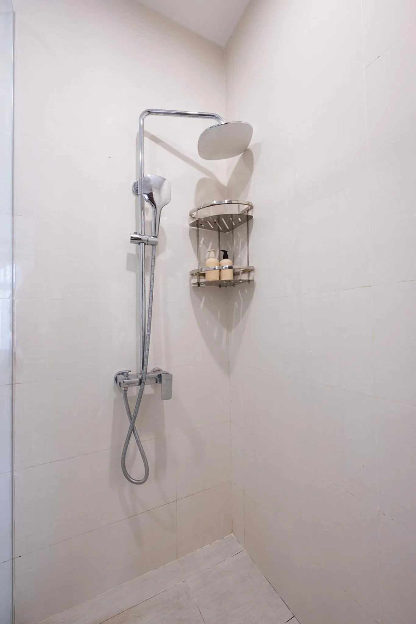 Shower in Hồng Chúc Hotel