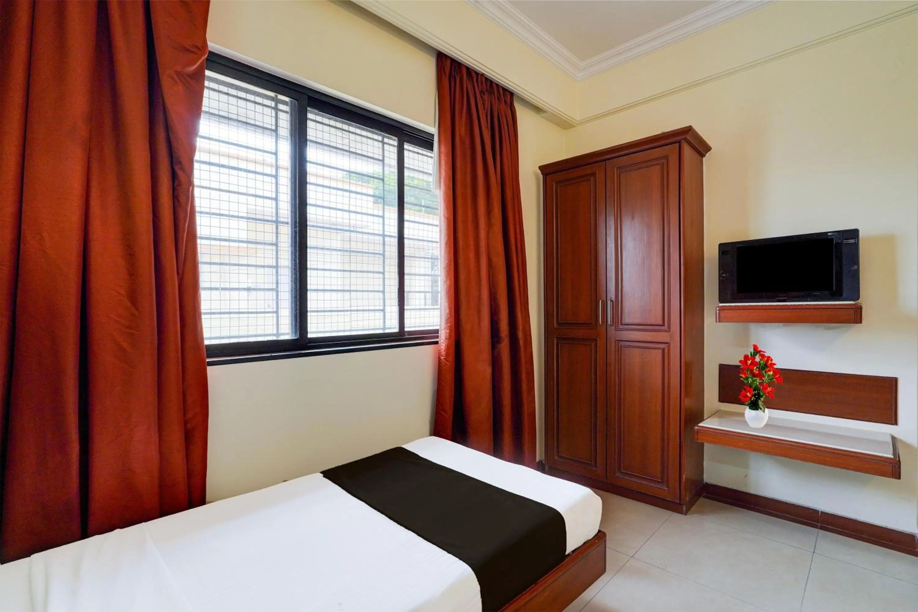 Bedroom, Bed in Super Hotel O Thimmaiah Rd Rajajinagar