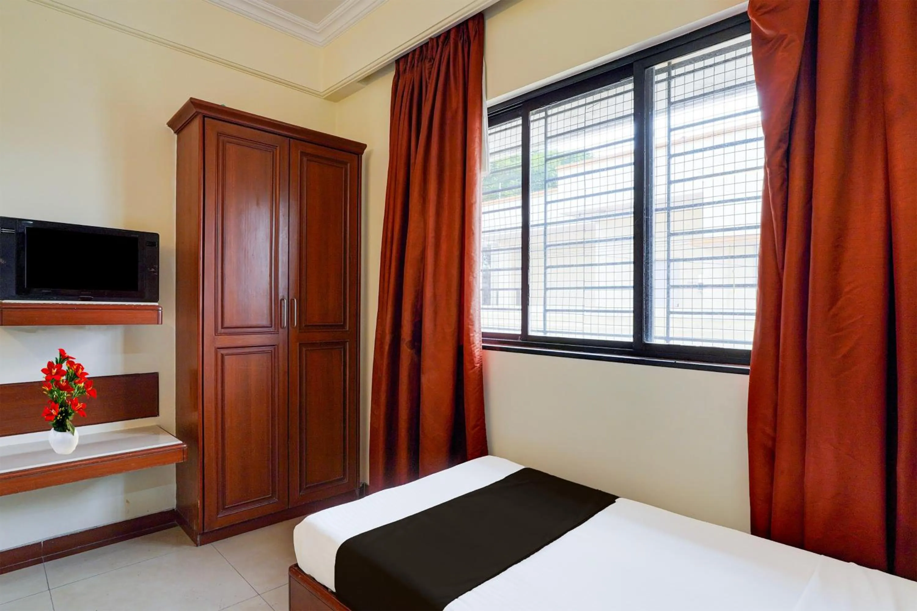 Bedroom, Bed in Super Hotel O Thimmaiah Rd Rajajinagar