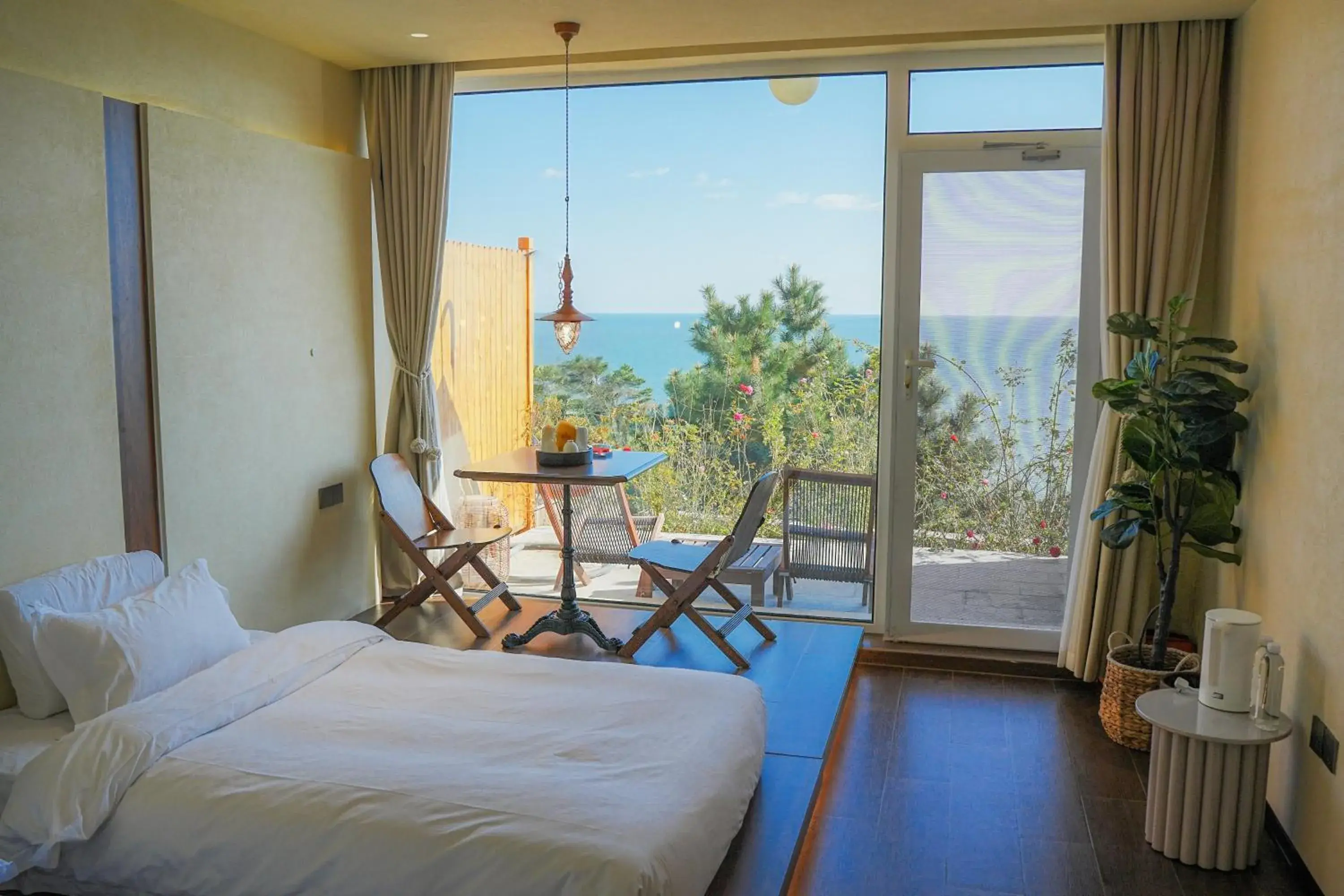 Superior Twin Room with Sea View in Qingdao Momer Cliff Ocean View Villas Superior Twin Room with Sea View in Qingdao Momer Cliff Ocean View Villas