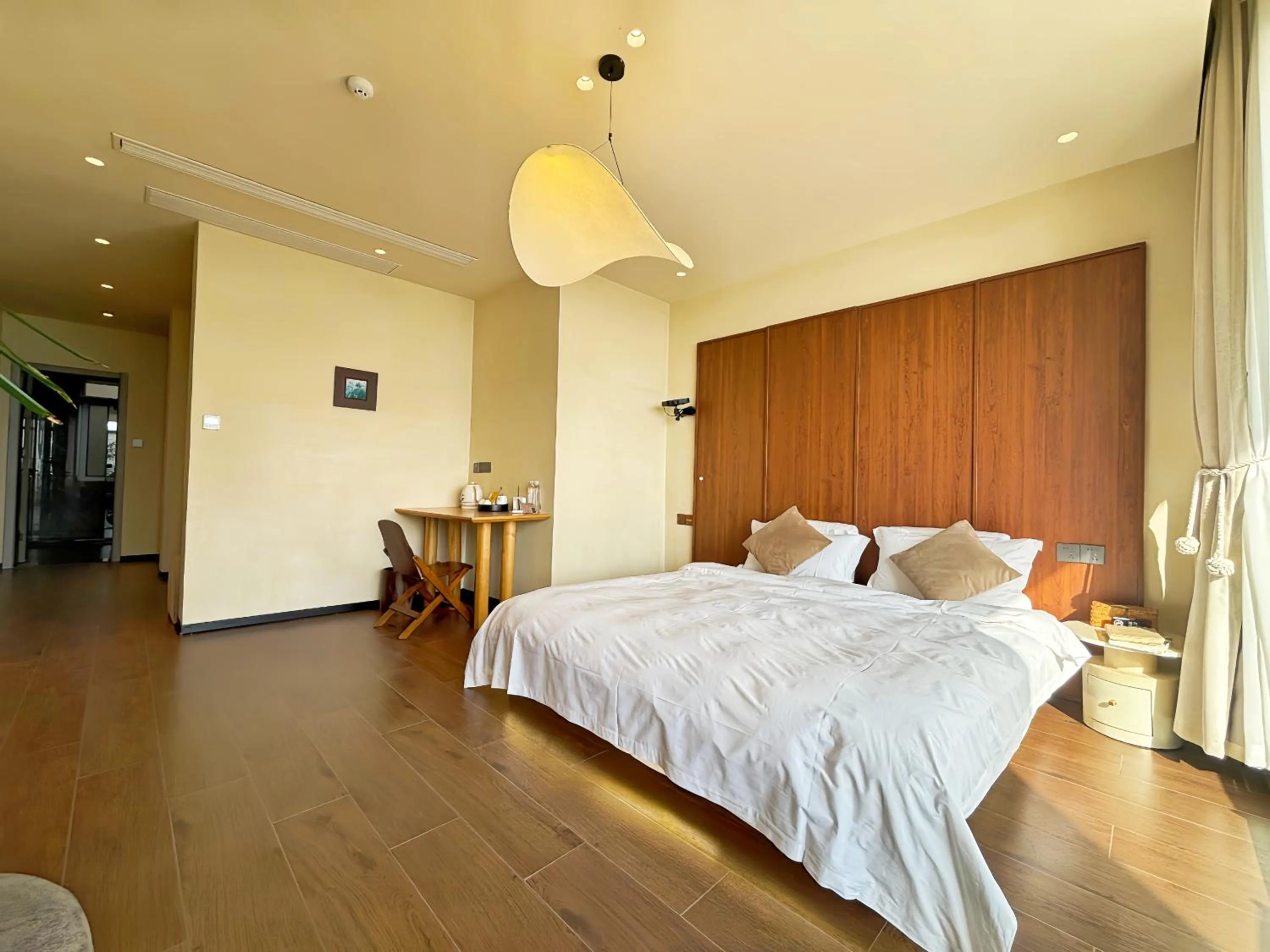 Double Room with Balcony and Sea View in Qingdao Momer Cliff Ocean View Villas