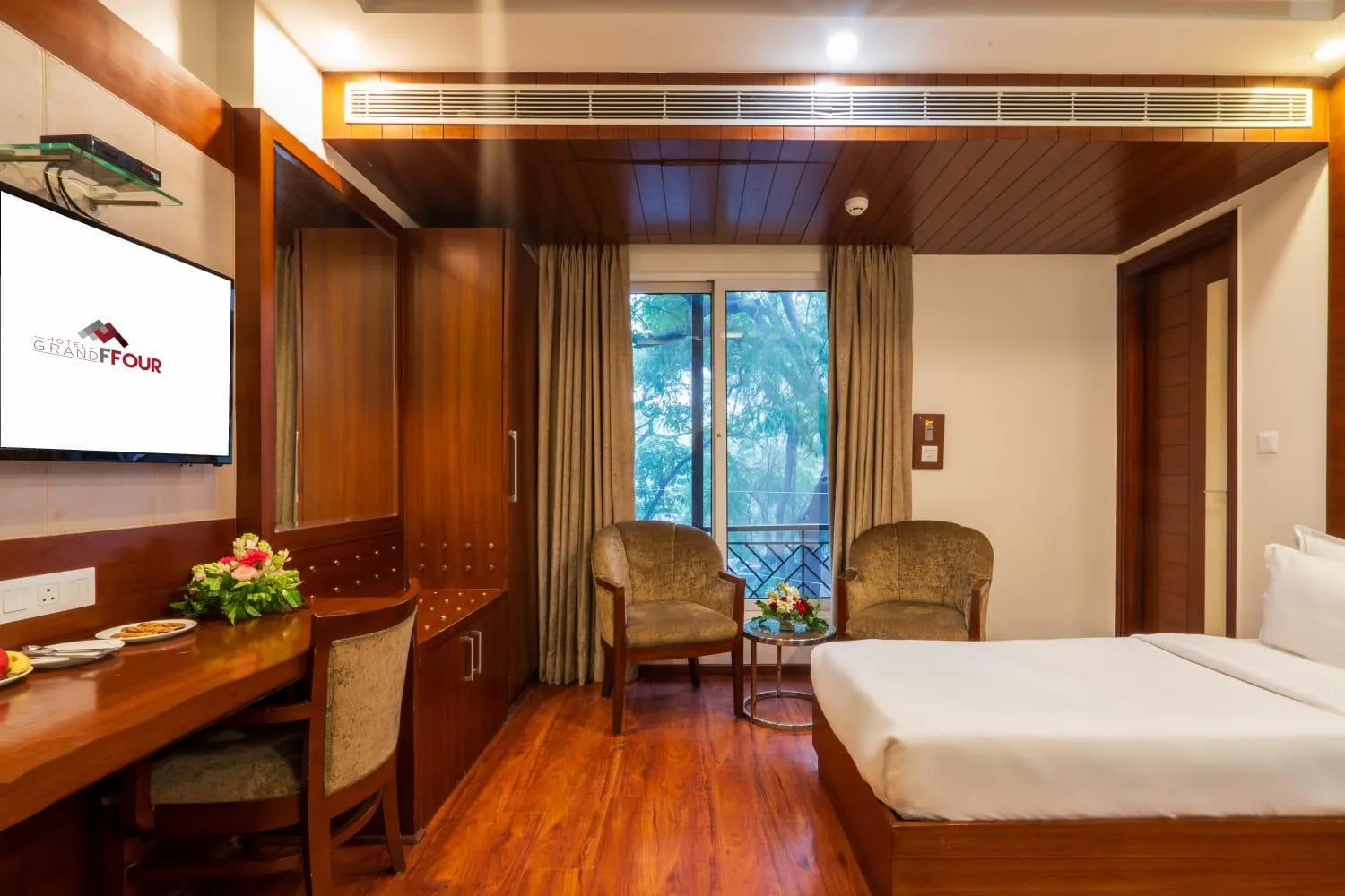 Photo of the whole room, Bed in Grand FFOUR near Nehru Place, Delhi