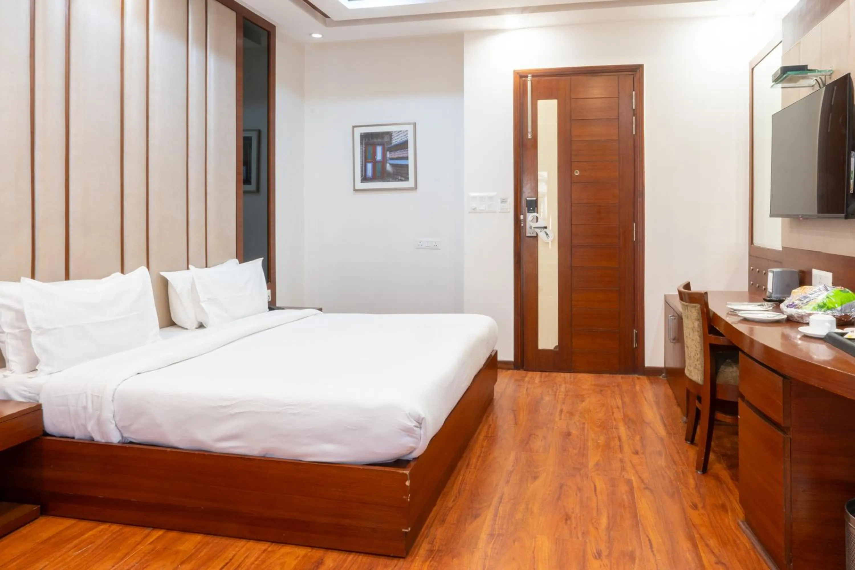 Bedroom, Bed in Grand FFOUR near Nehru Place, Delhi