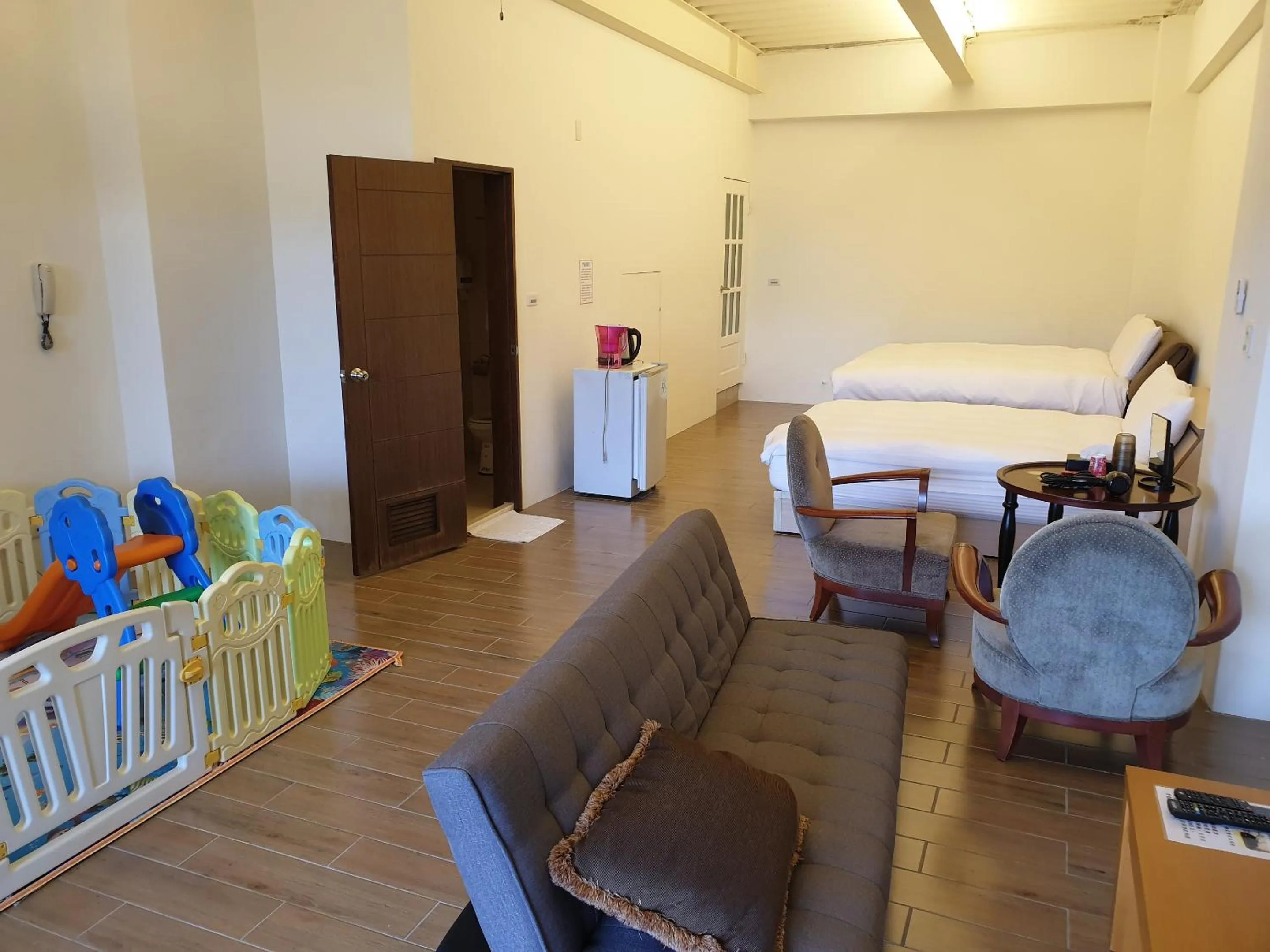 Photo of the whole room in Sanyi Happiness B&B