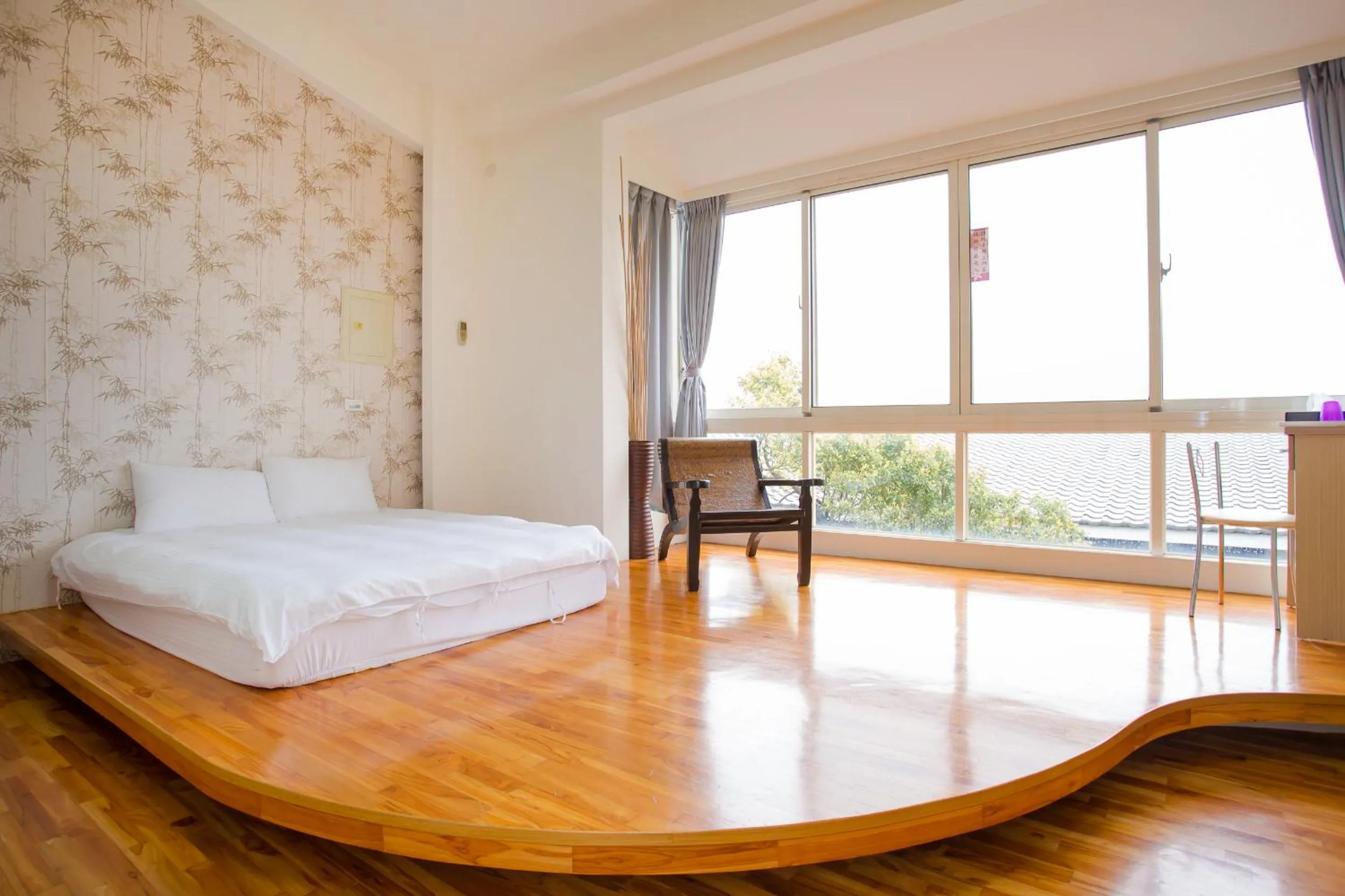 Photo of the whole room, Bed in Sanyi Happiness B&B