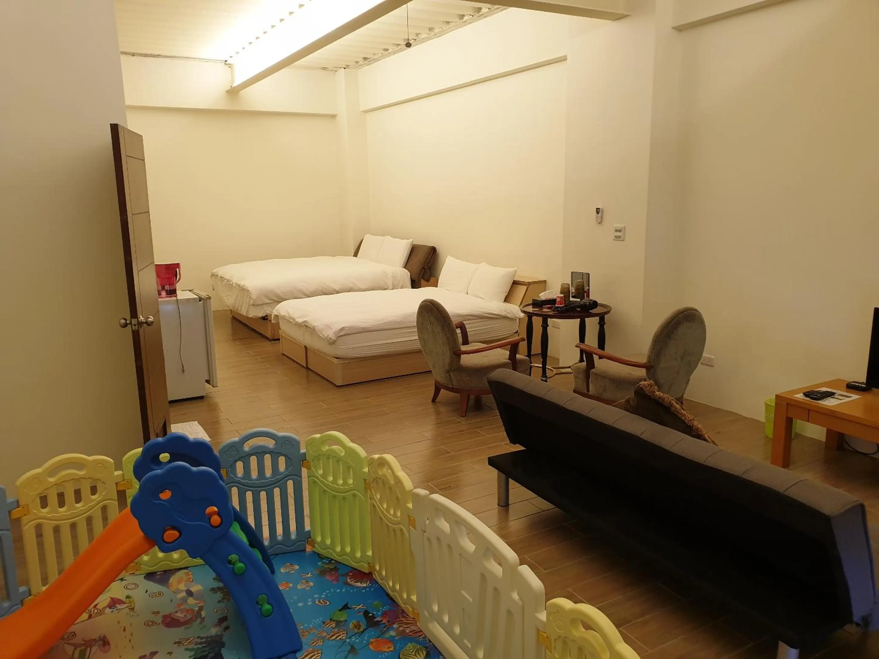 Photo of the whole room, Bed in Sanyi Happiness B&B