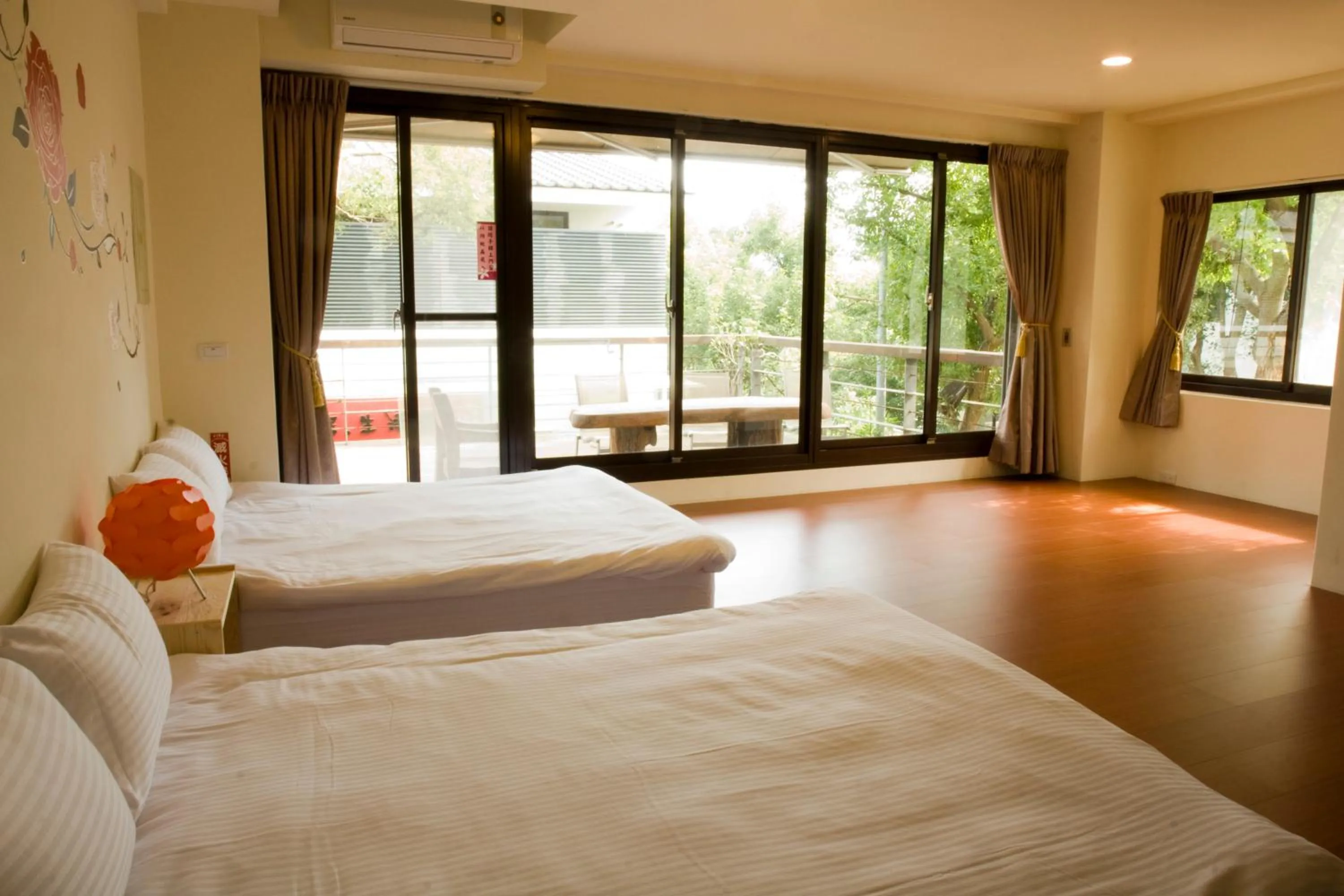 Photo of the whole room, Bed in Sanyi Happiness B&B