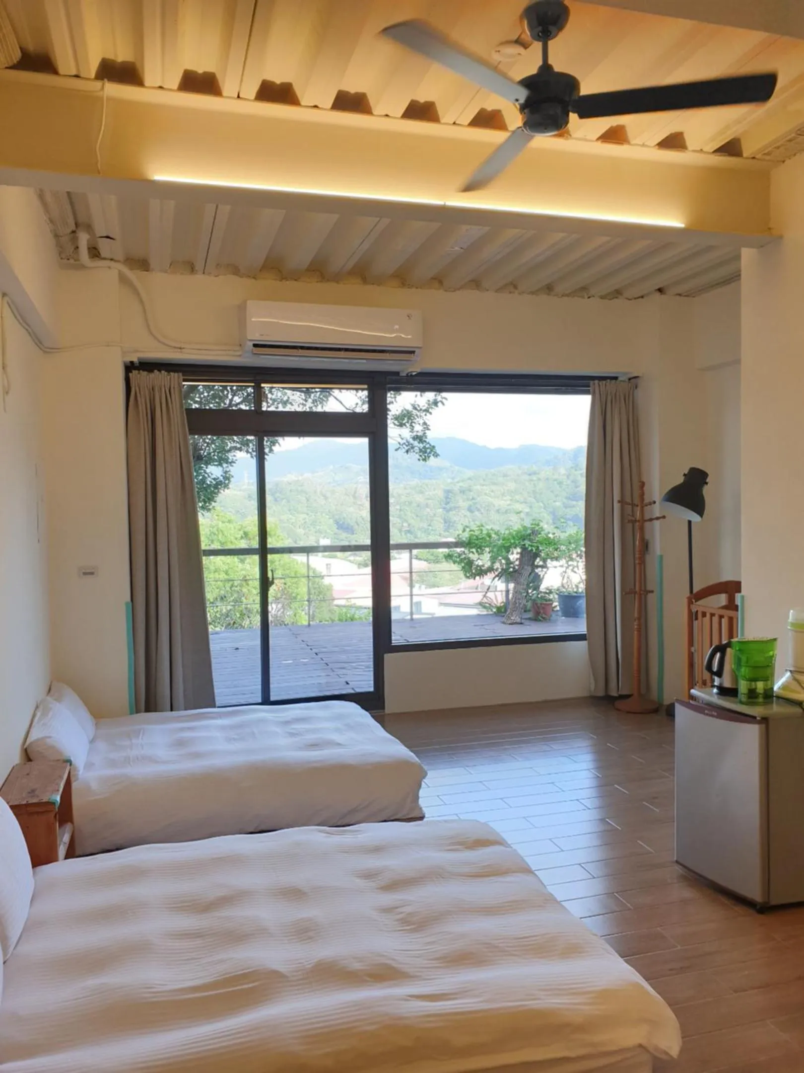 Photo of the whole room, Bed in Sanyi Happiness B&B